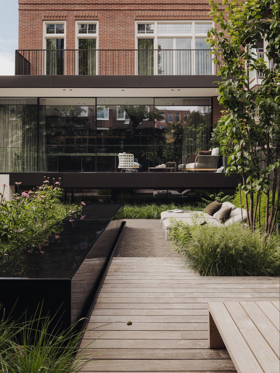houten vlonder in tuin