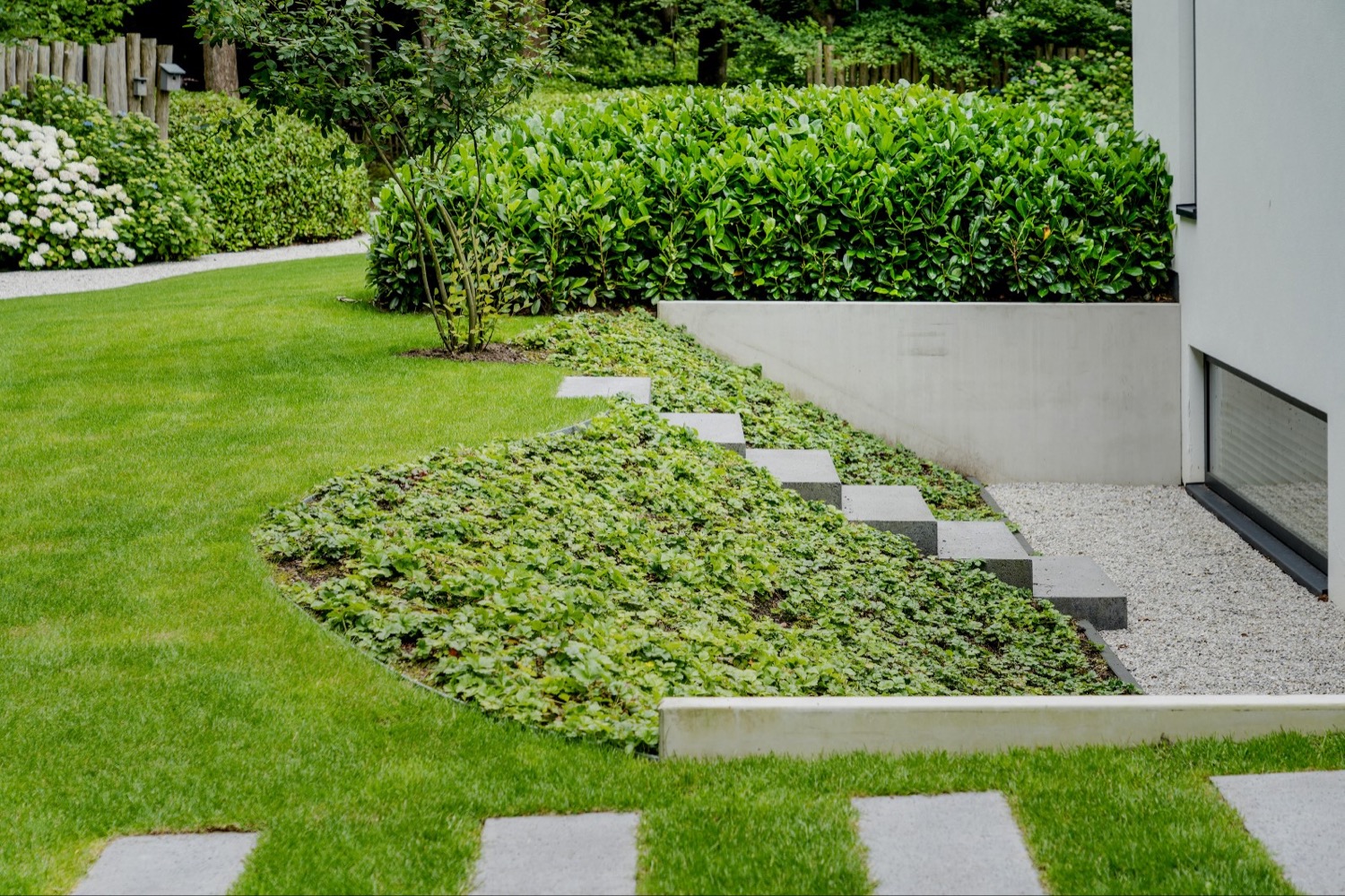 tuin met trappen