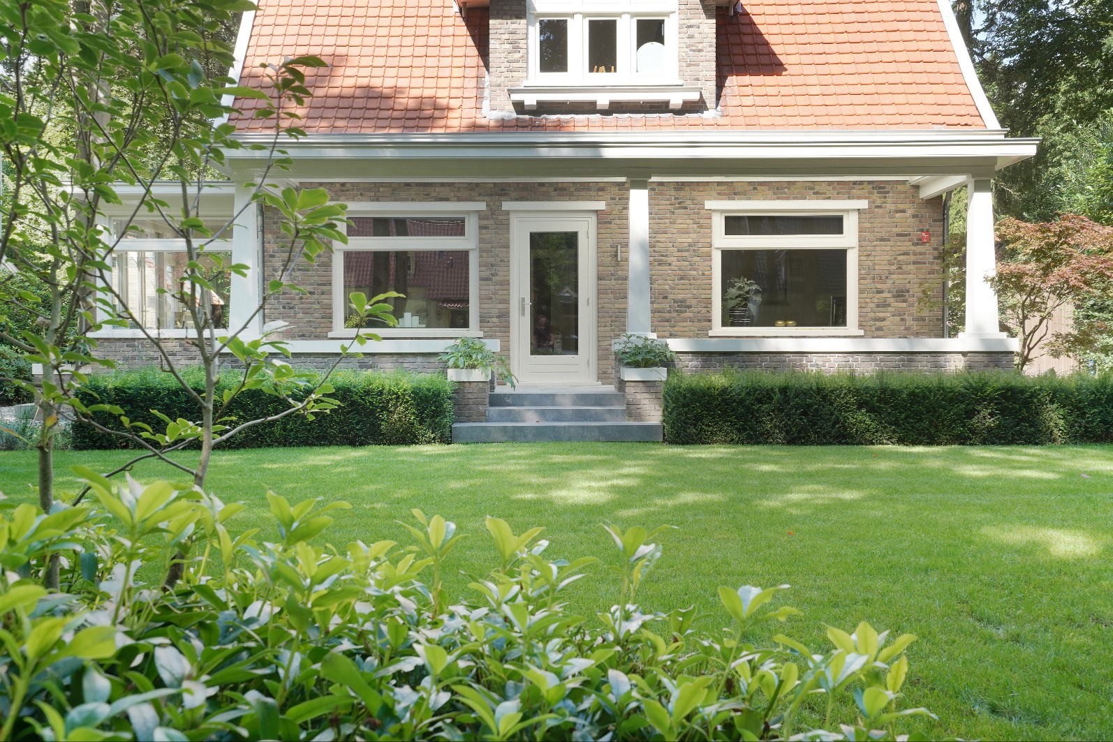gazon bij villa