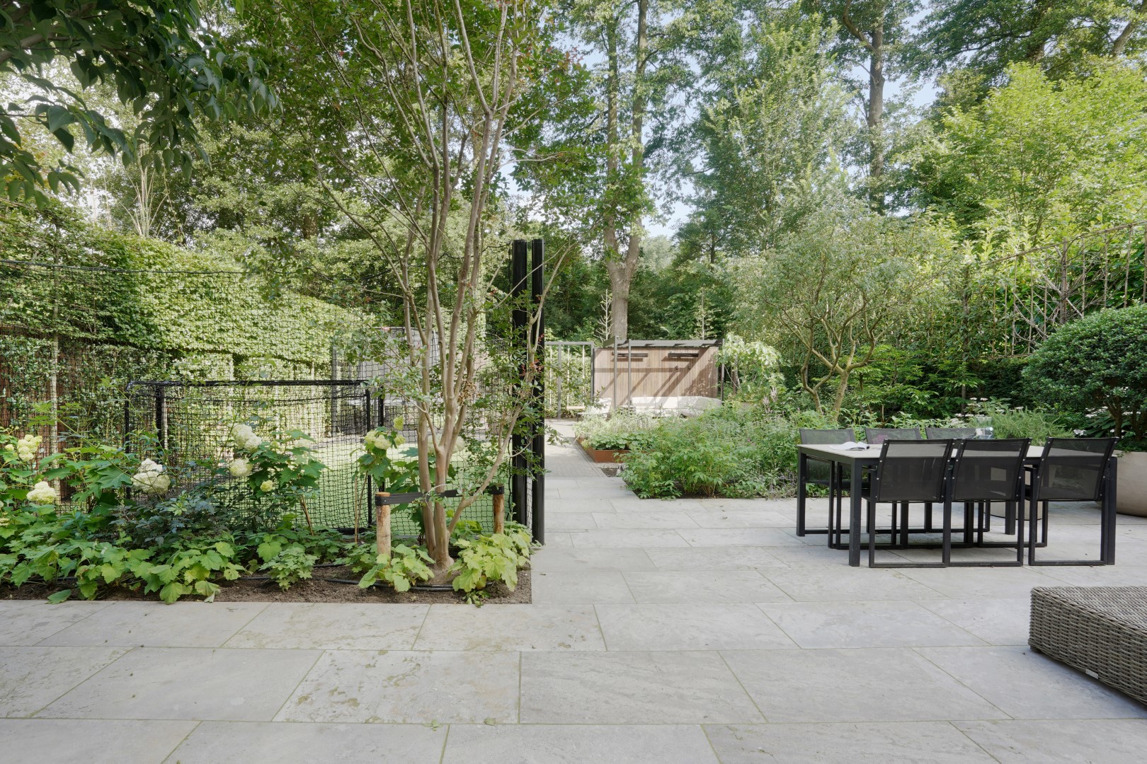 terras met tuinmeubels