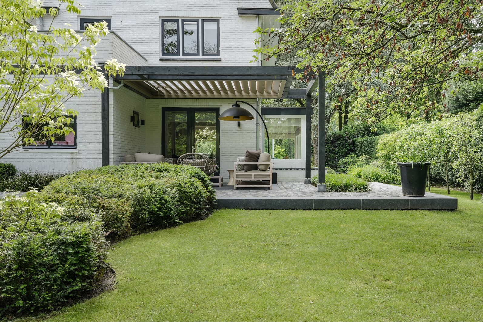 tuin met overkapping