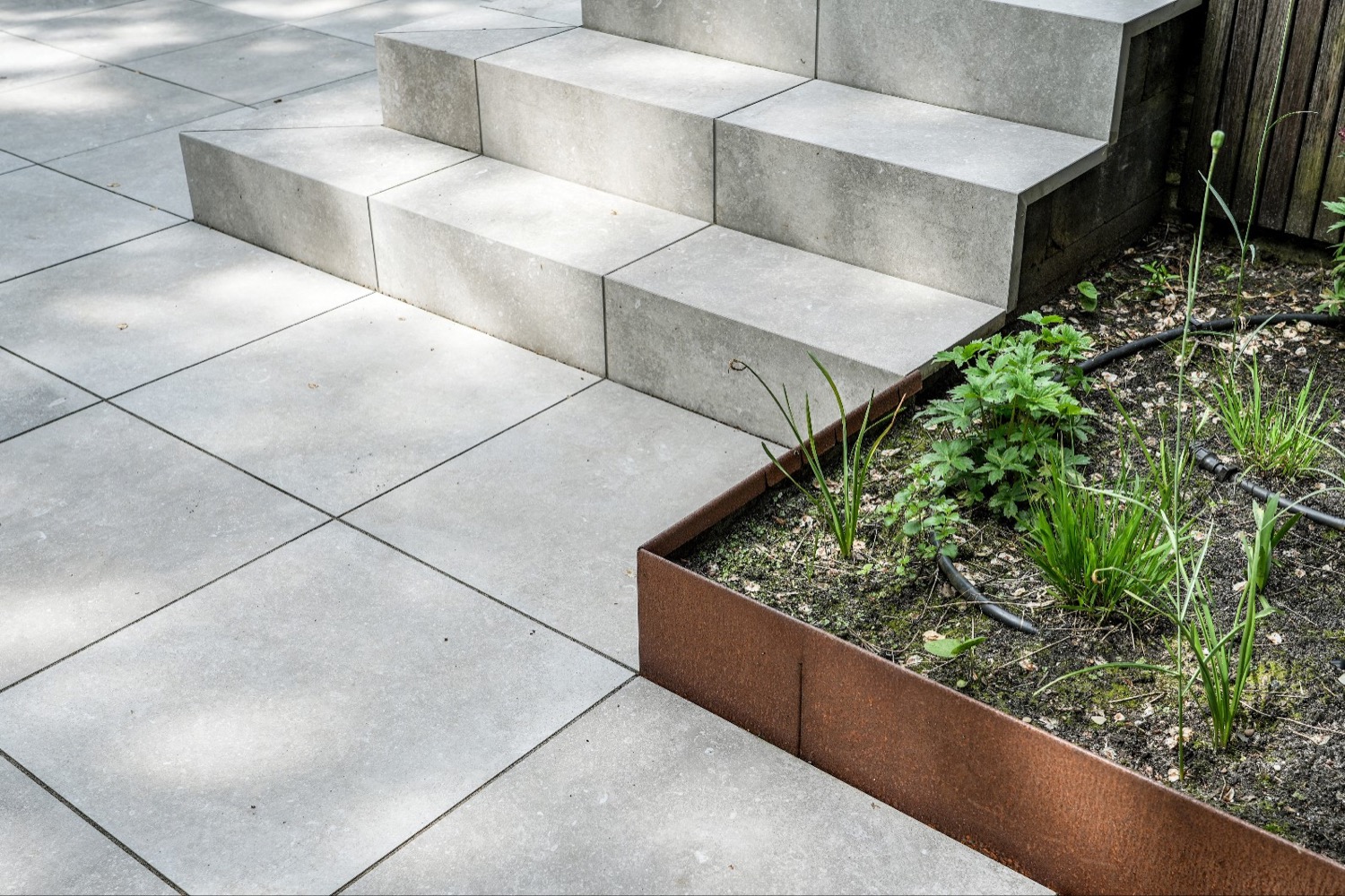 tuinpad naar villa