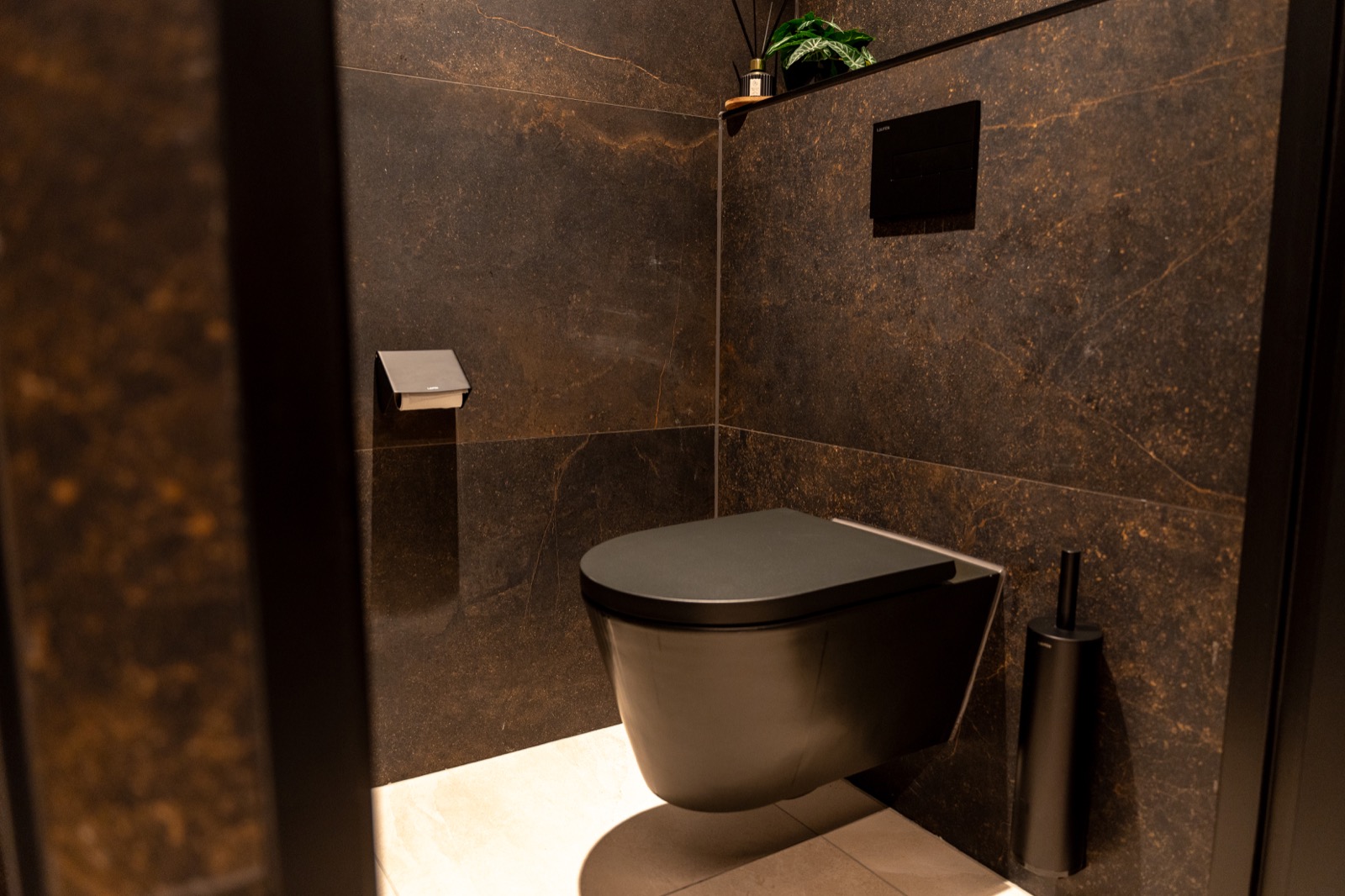 luxe toilet