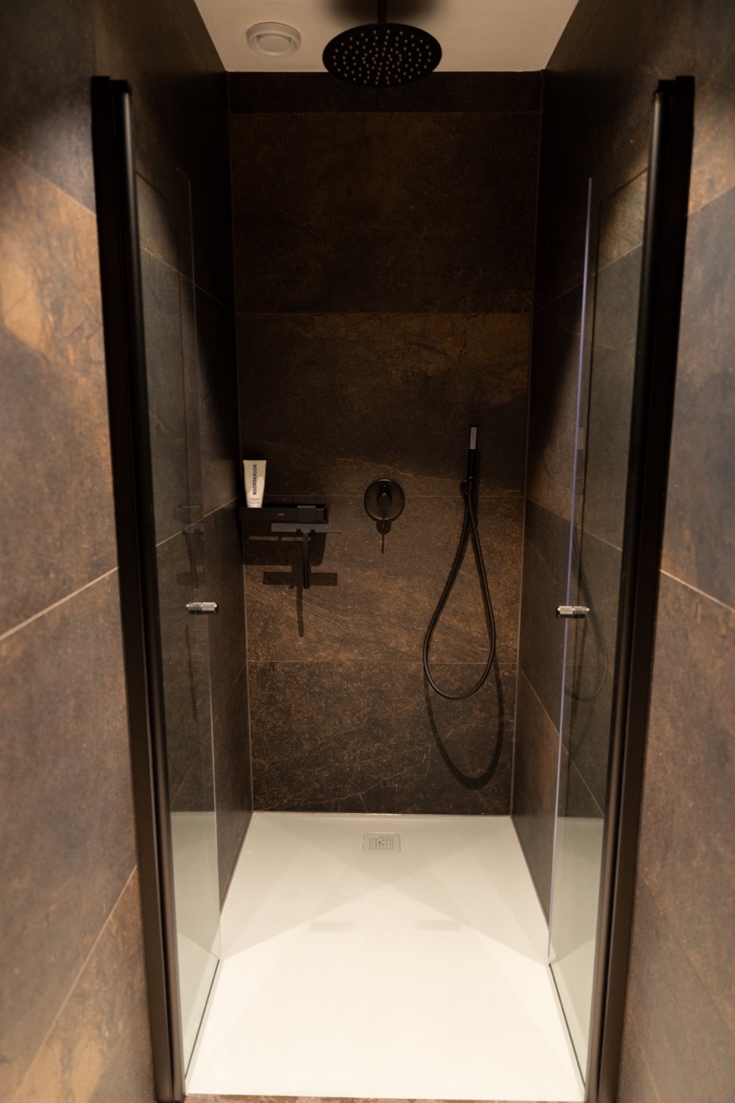 luxe douche met design kraan