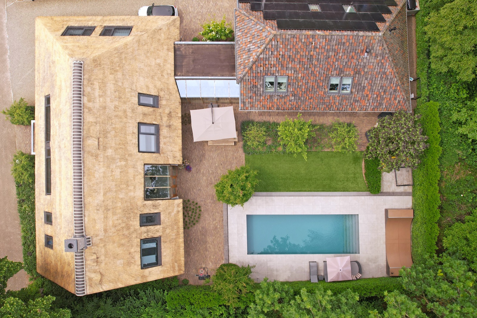 villa met zwembad in tuin