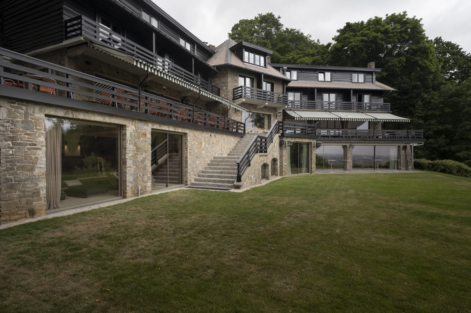 hostellerie met luxe badkamer design