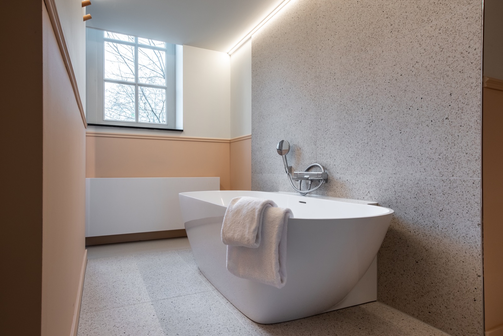luxe badkamer met design bad
