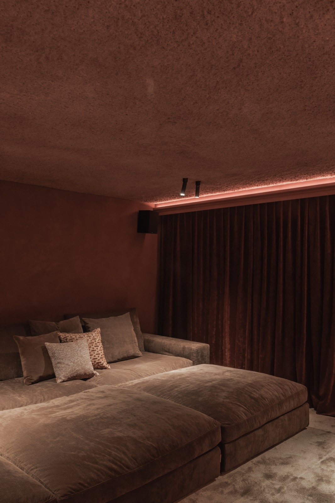 luxe loungebank in thuisbioscoop