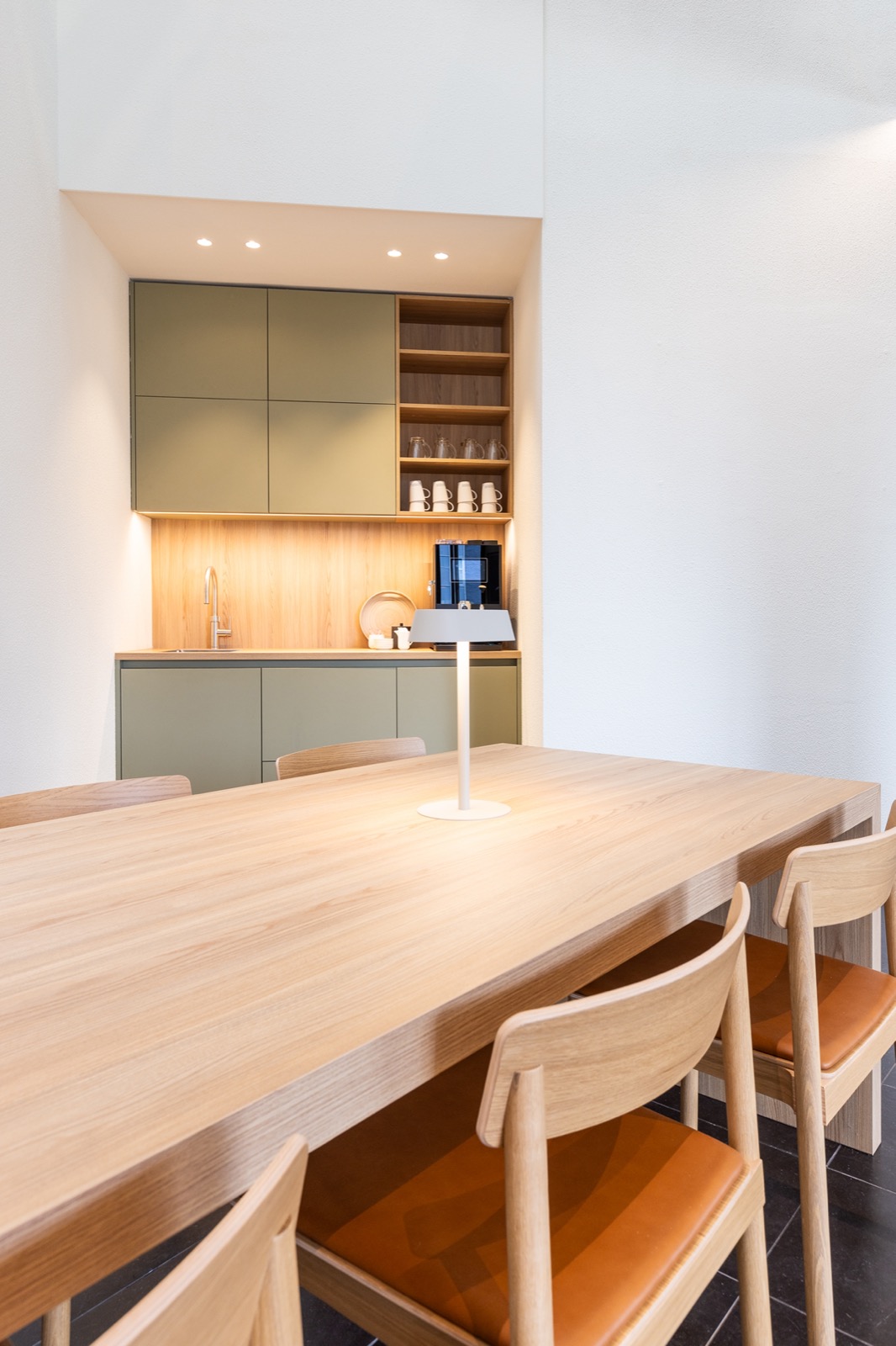 luxe eettafel met stoelen