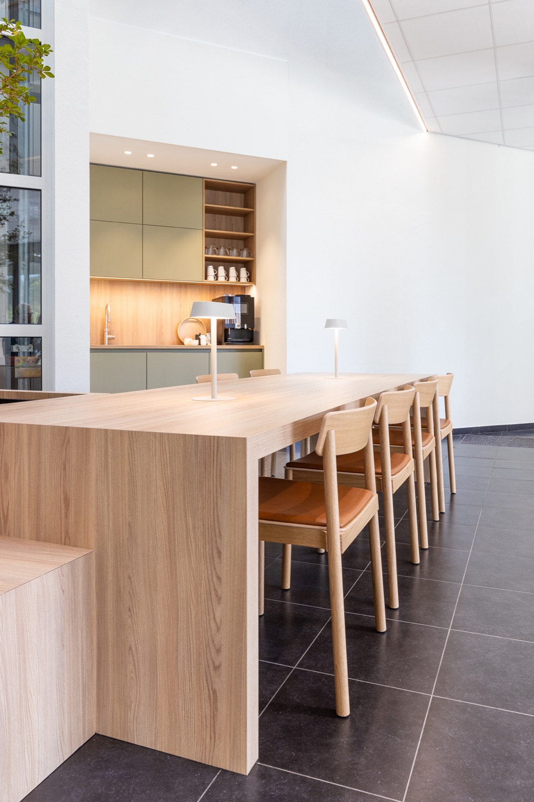 maatwerk tafel met stoelen