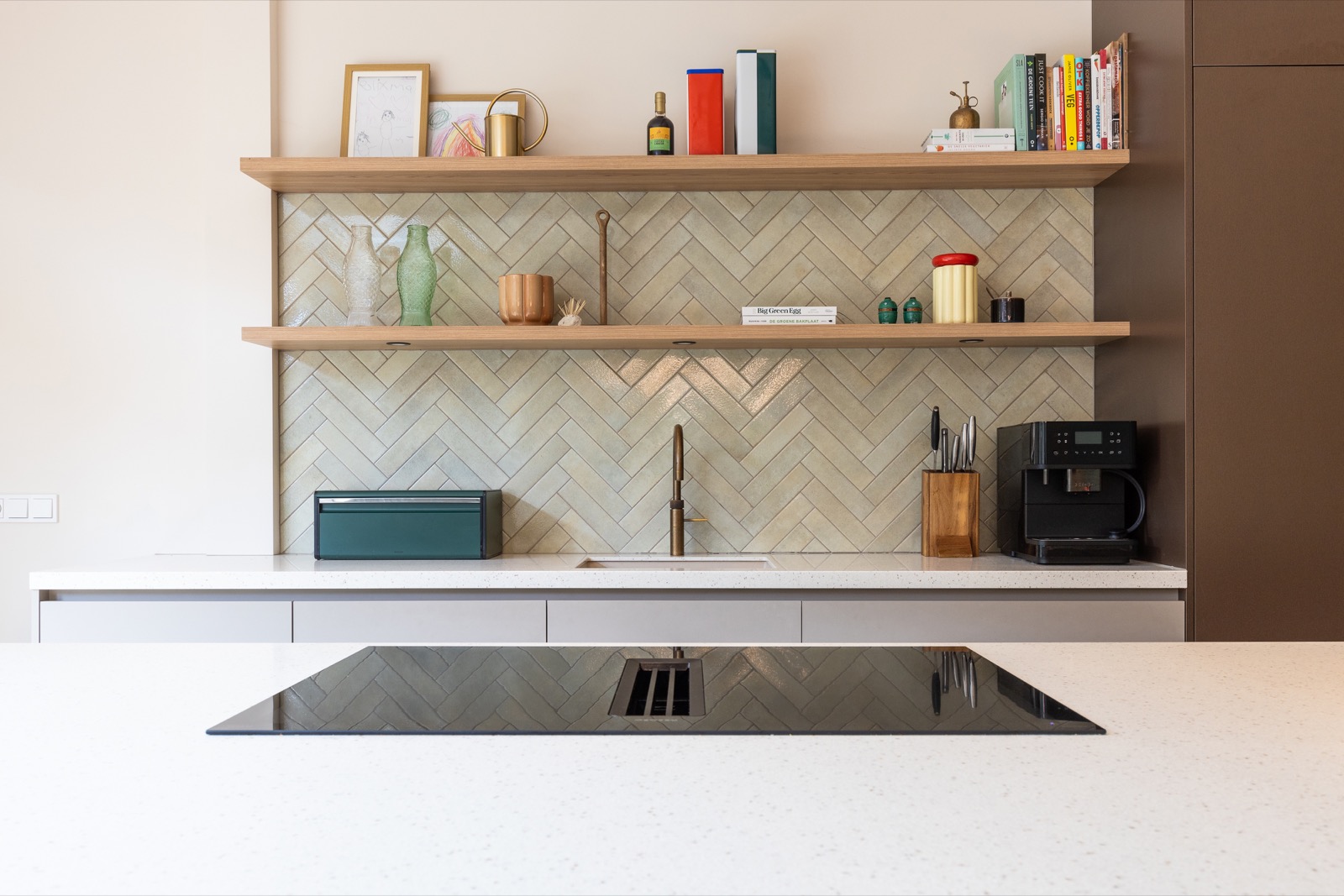 luxe keuken met inbouwapparatuur
