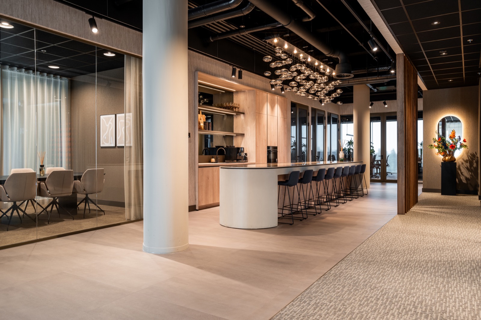 kantoor met design keuken