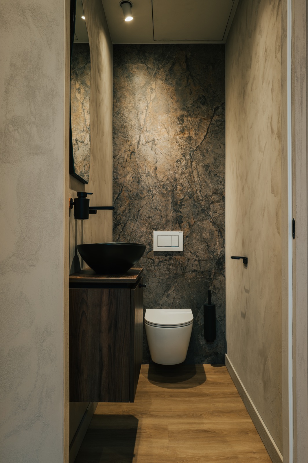 luxe toilet