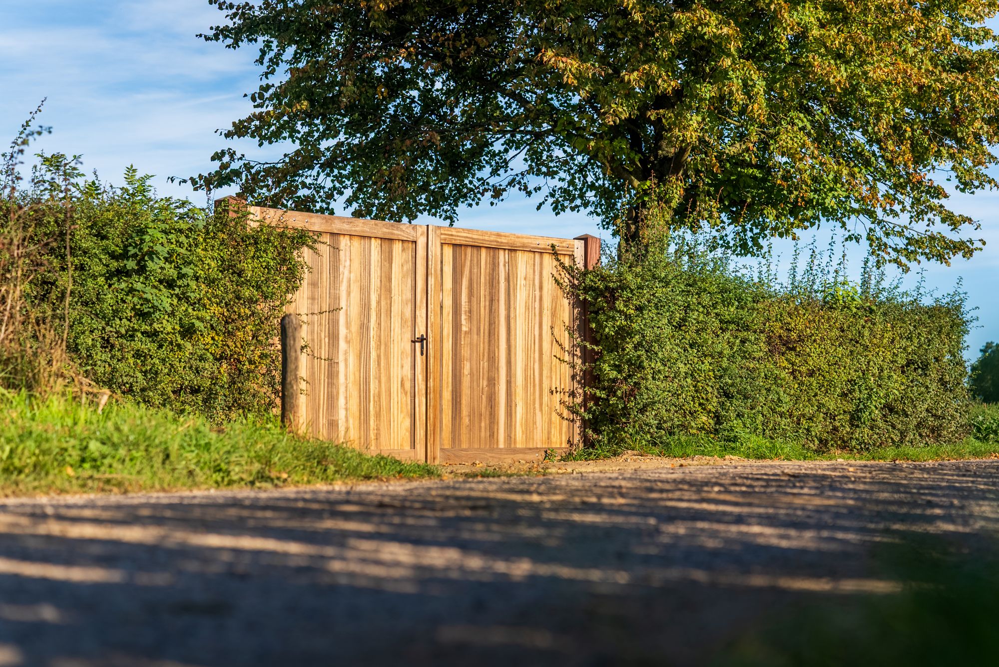 dubbele houten poort