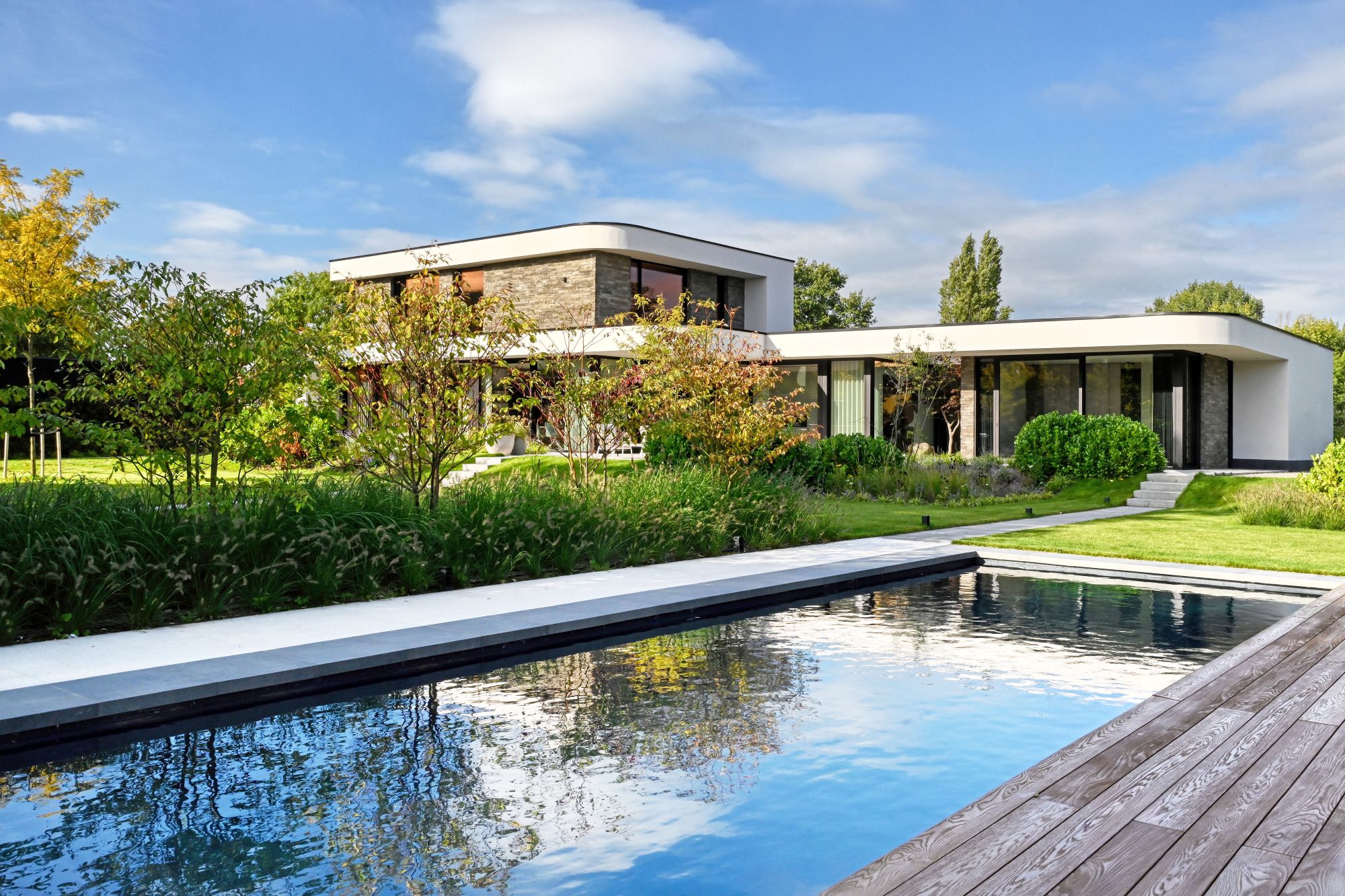 zwembad in villatuin