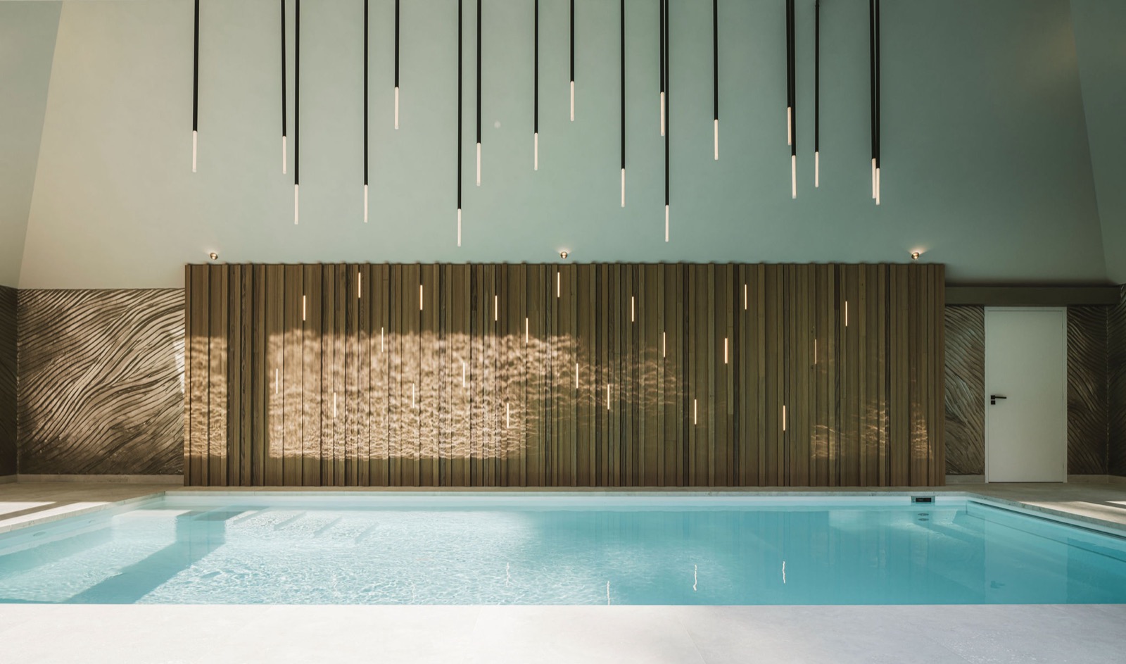 wellness met luxe zwembad
