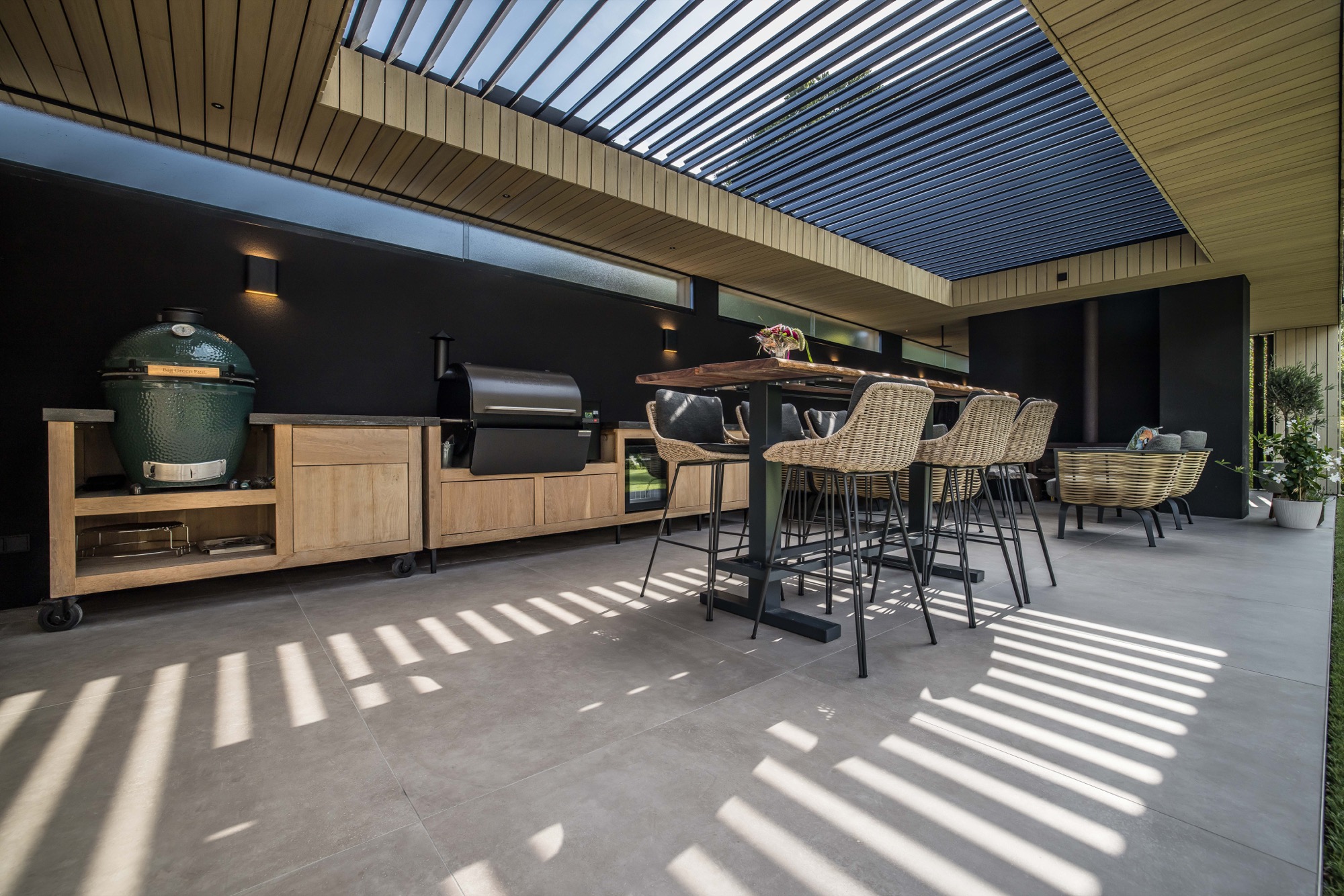 overkappint met eettafel