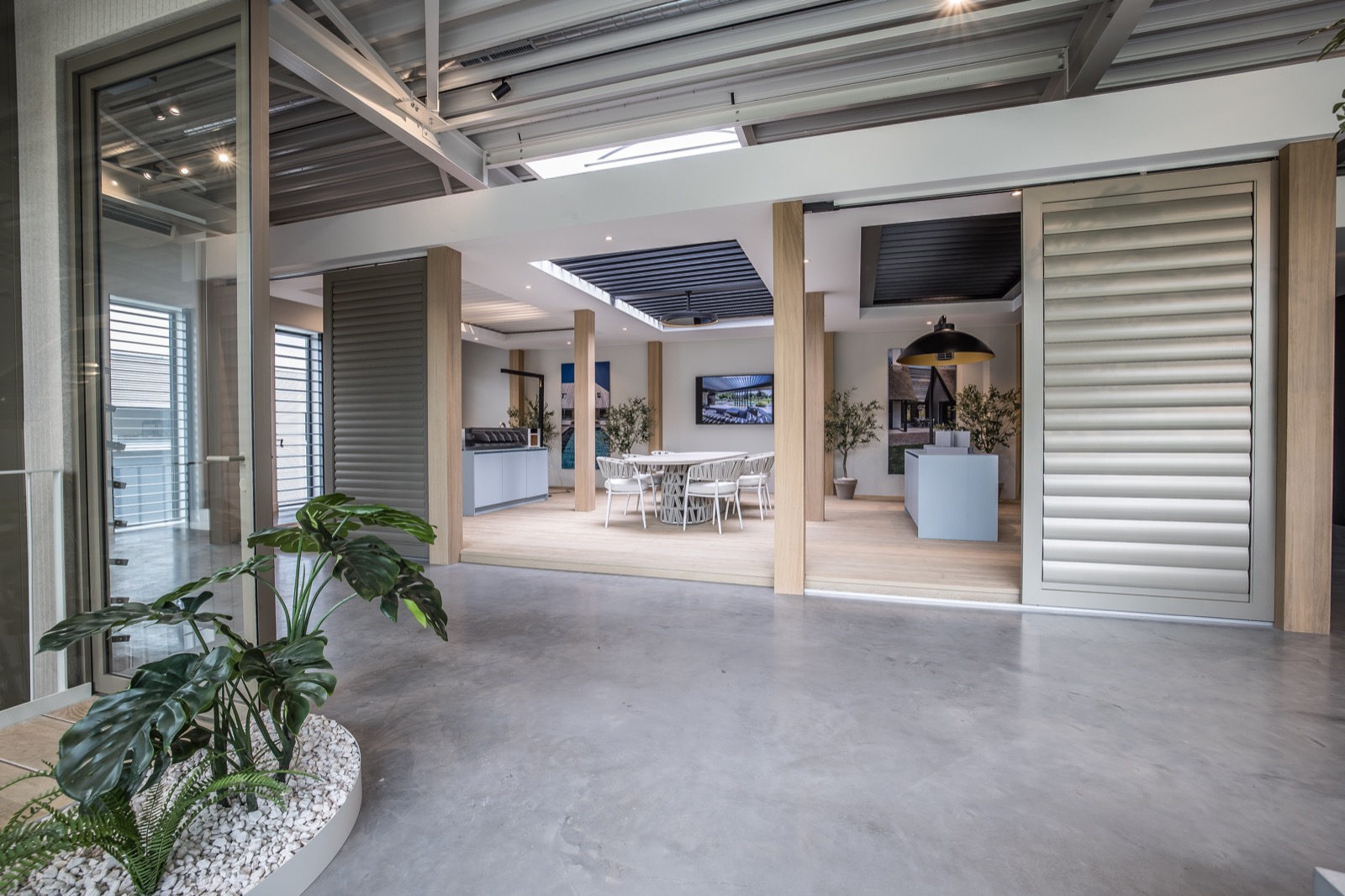 showroom met luxe louvrepanelen