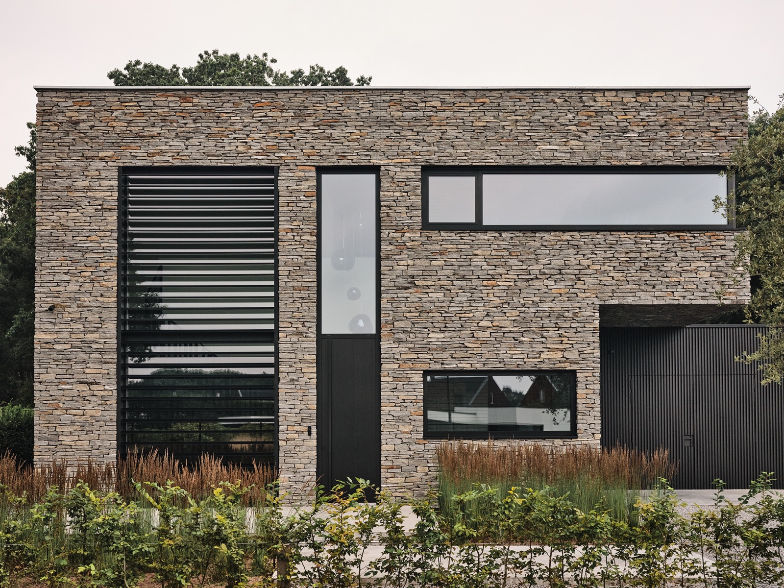 villa met luxe lamellen buiten