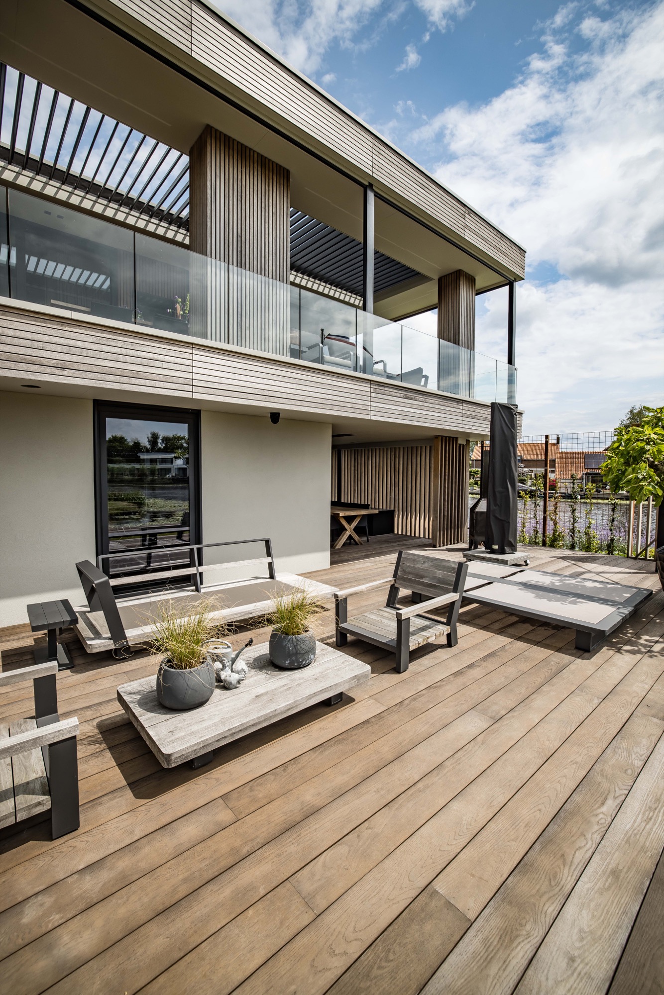 terras met louvredak