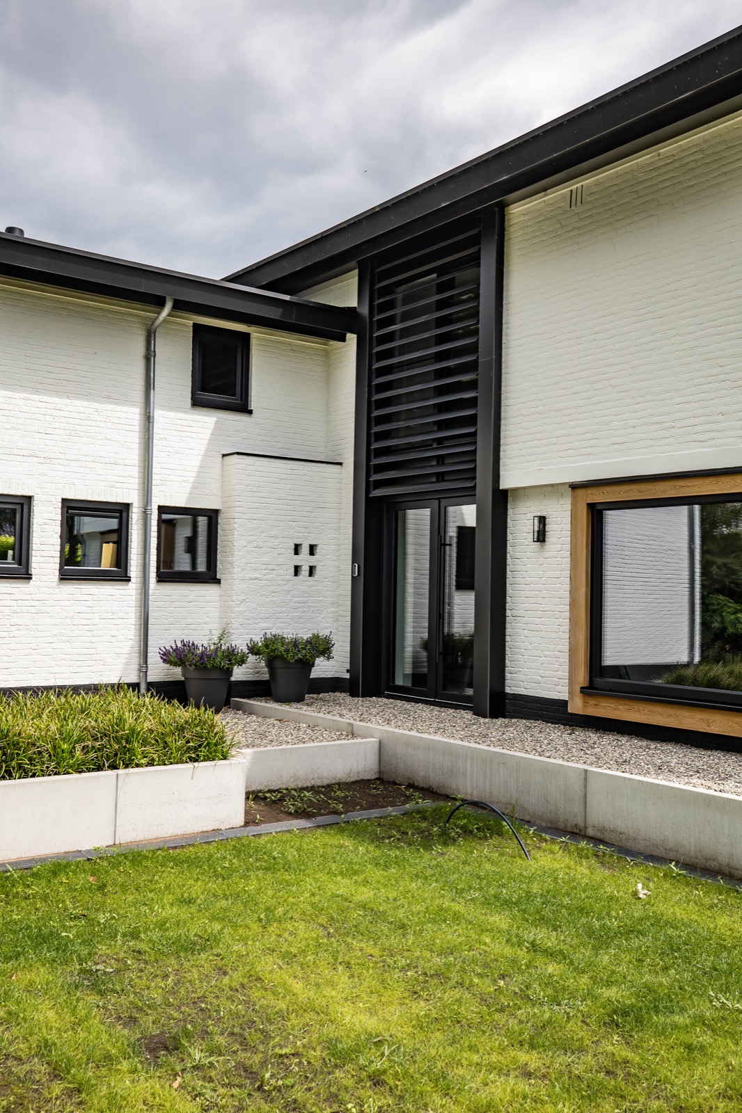 woning met louvrepaneel