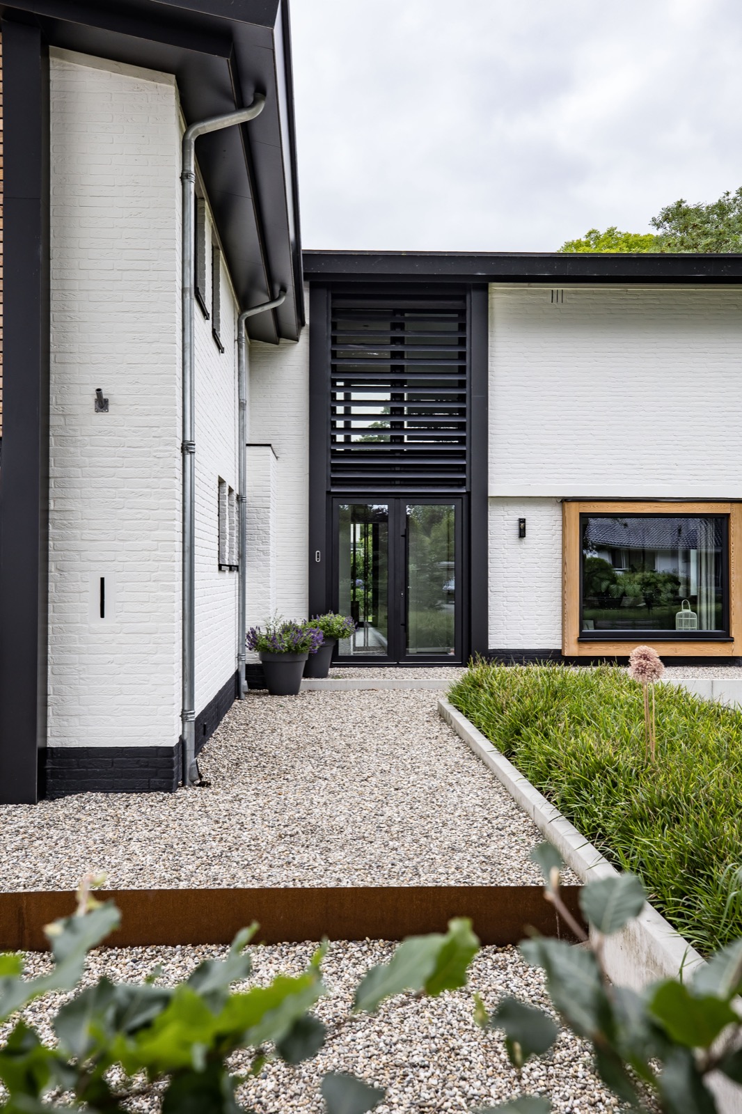 villa met maatwerk louvrepaneel