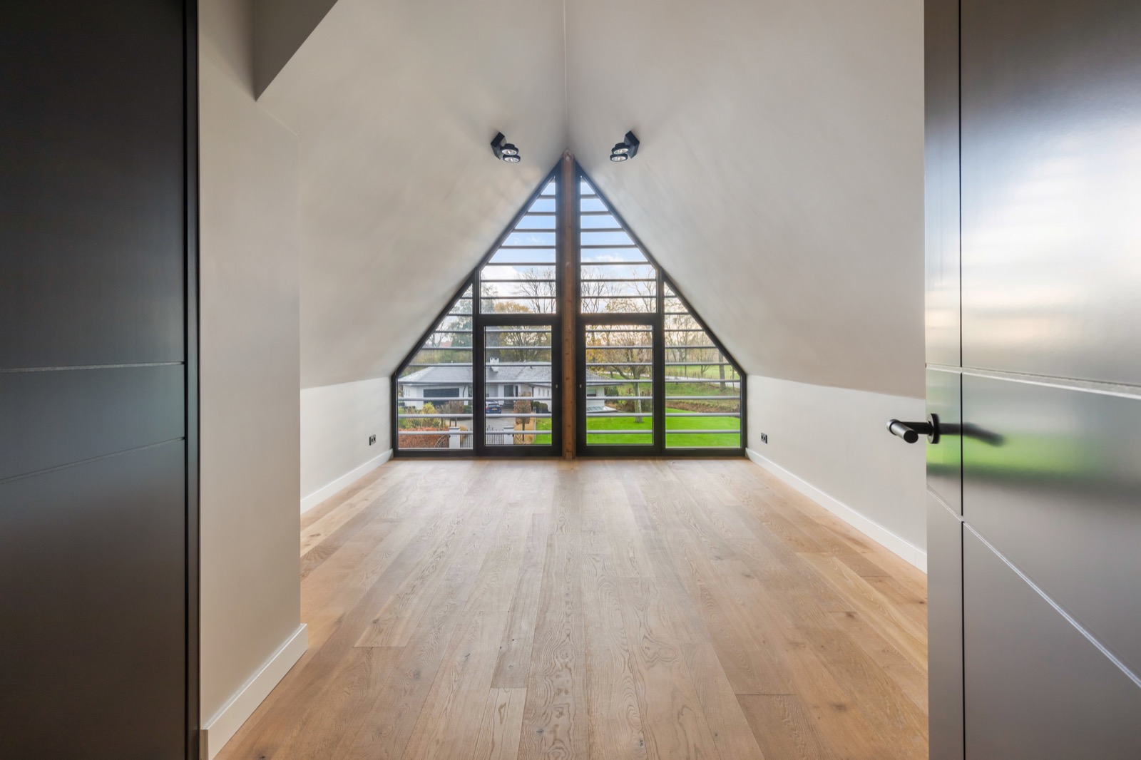 slaapkamer met luxe louvrepanelen