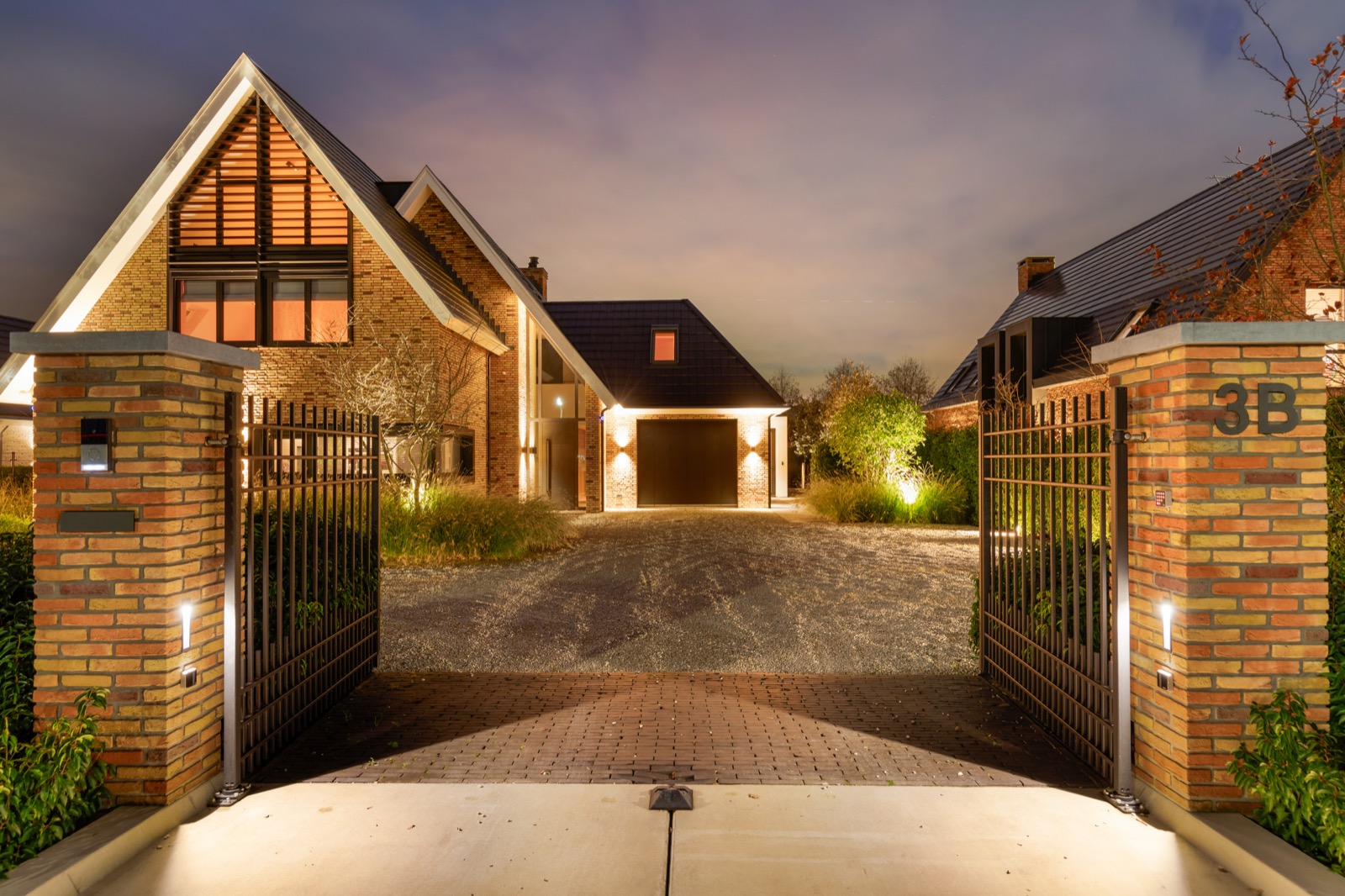 villa met design louvrepanelen