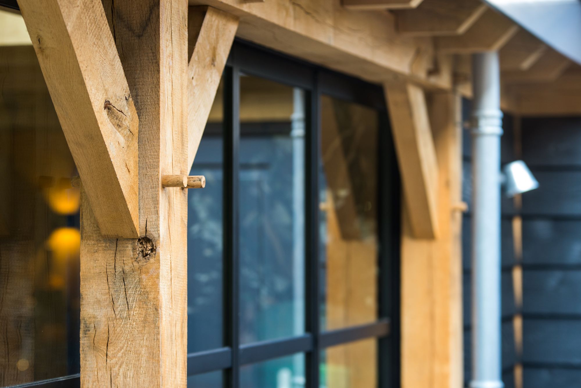 detailfoto eiken bijgebouw