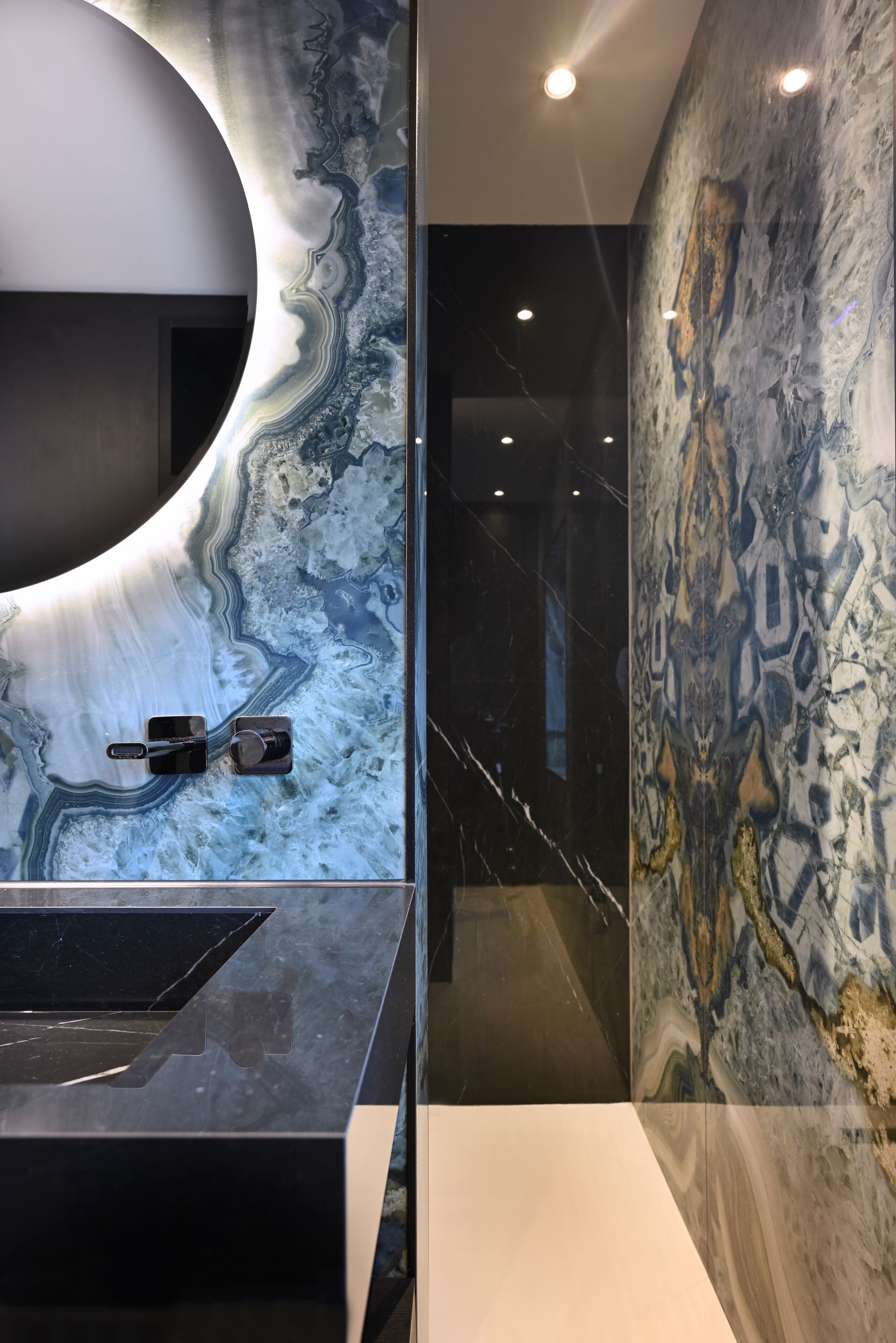 luxe keramische tegel badkamer