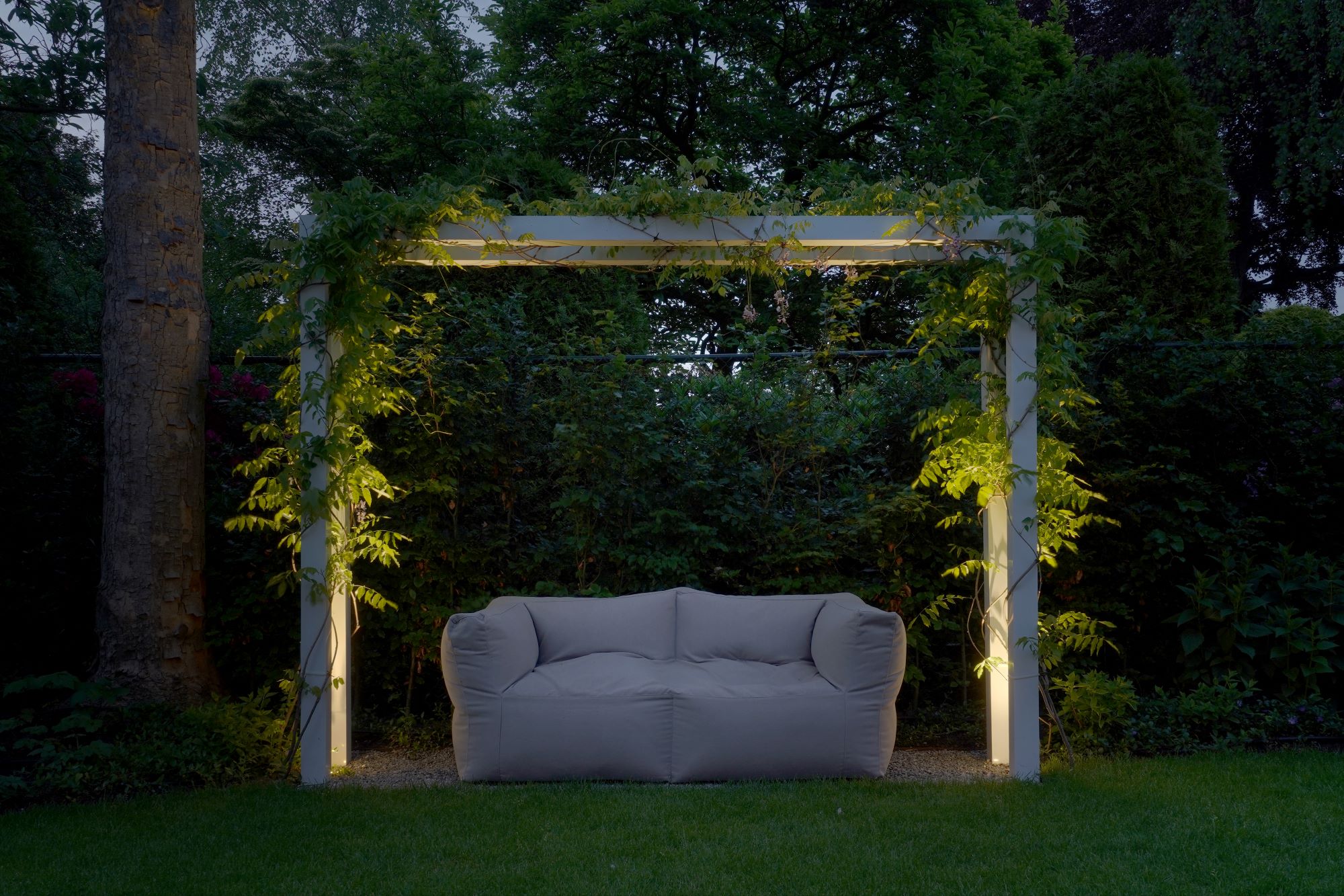 luxe tuinverlichting bij bank