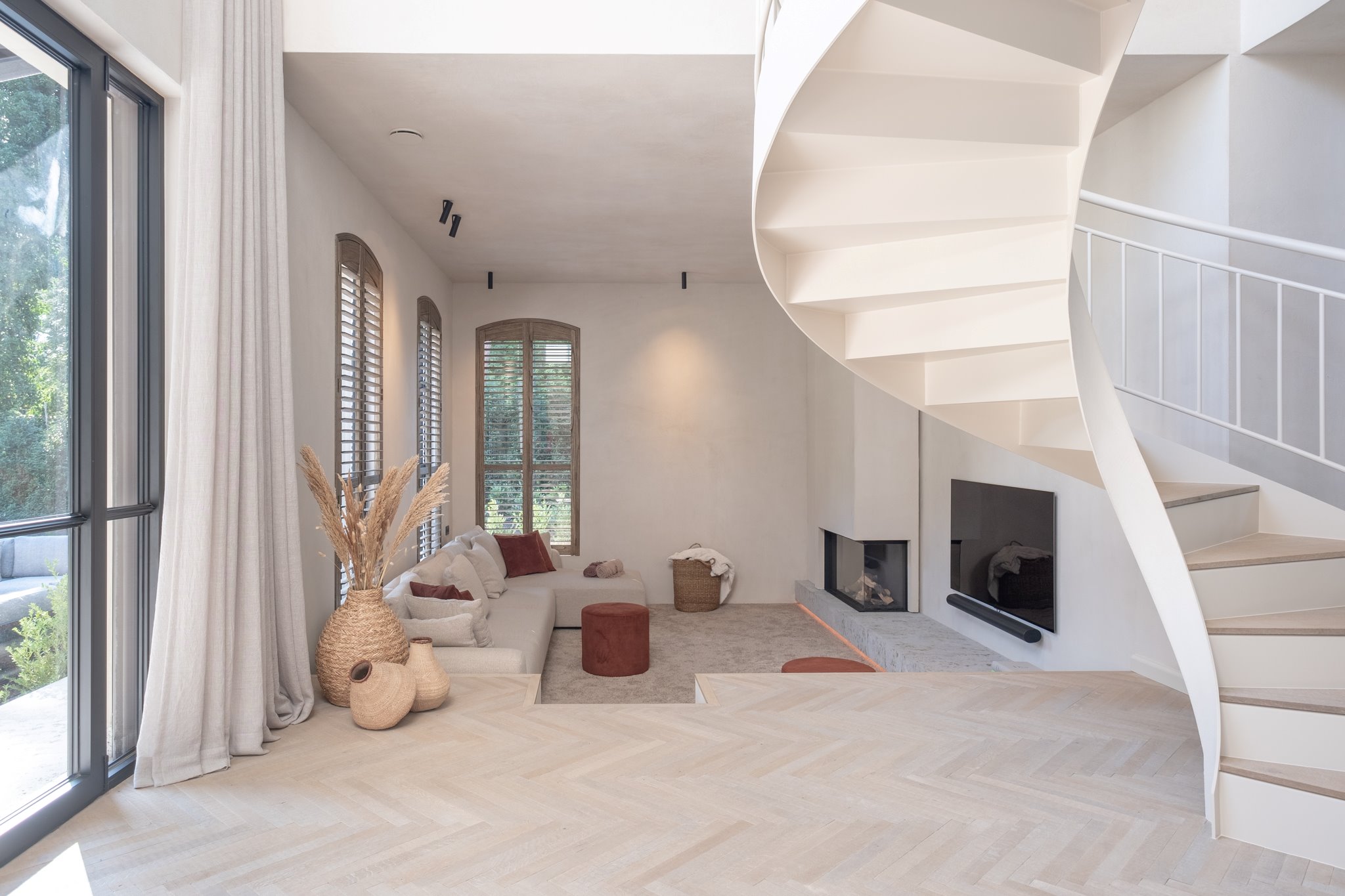 luxe woonkamer met exclusieve wandafwerking