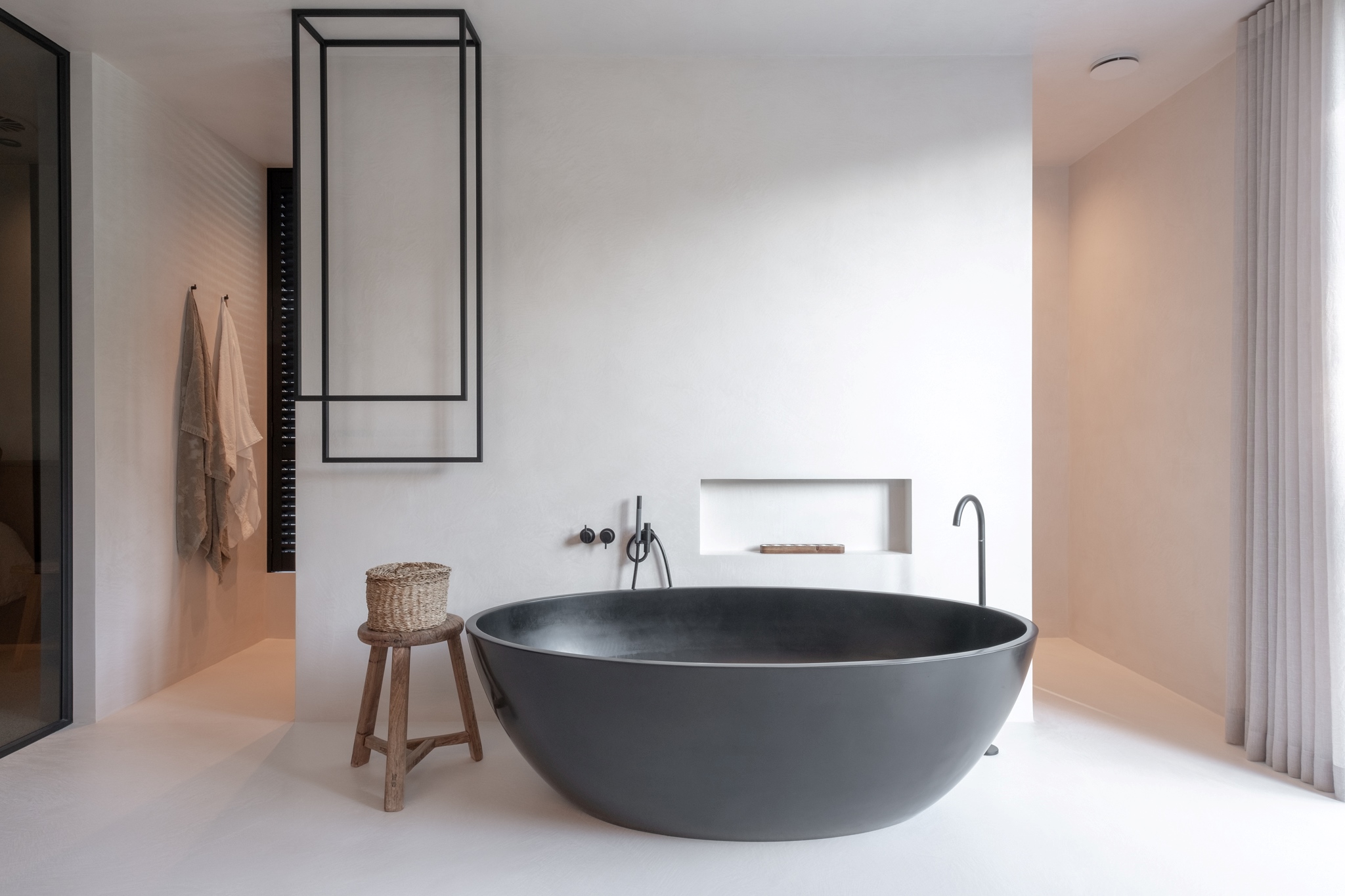 luxe badkamer met exclusieve wandafwerking