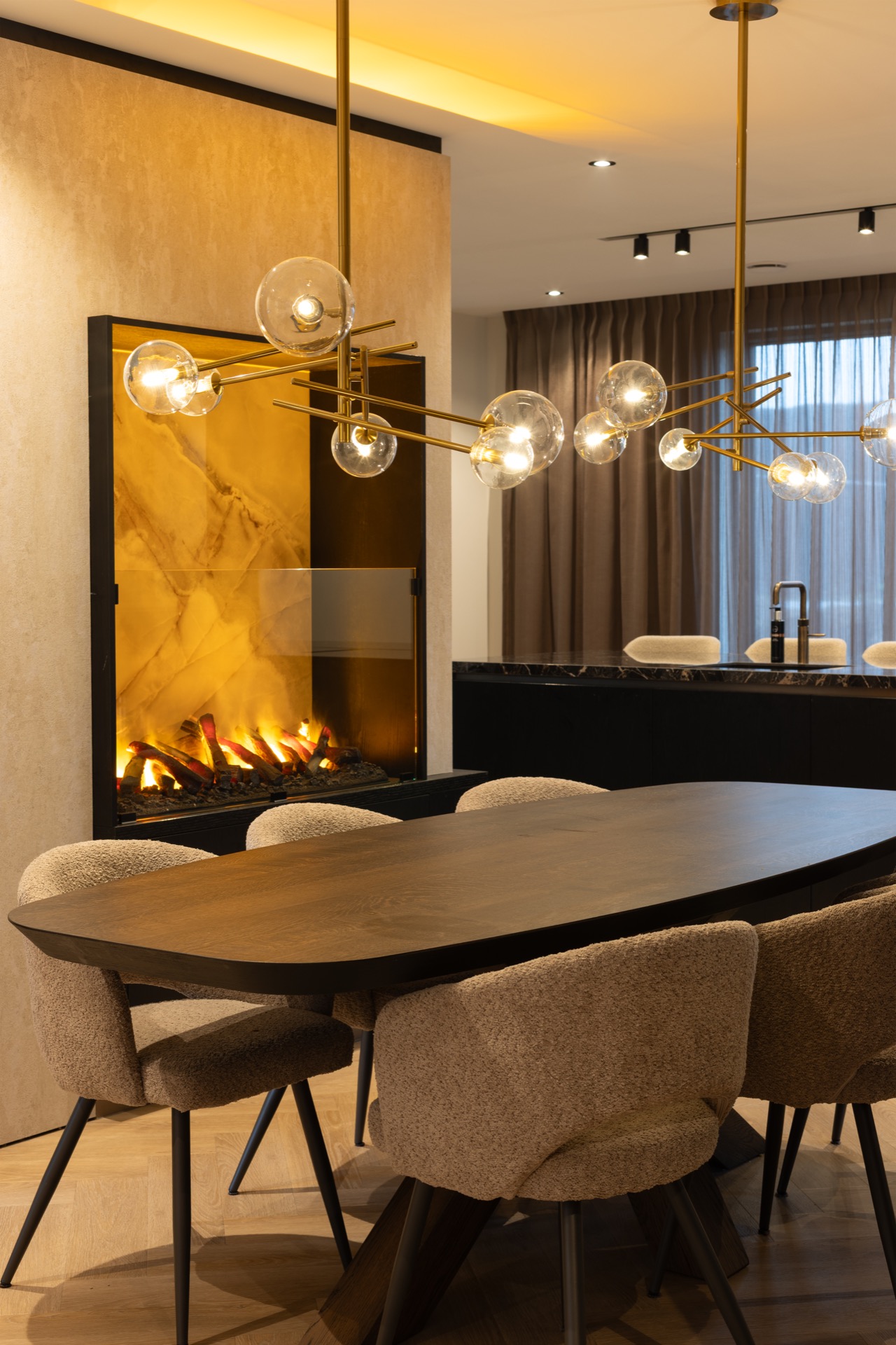 luxe eettafel met stoelen