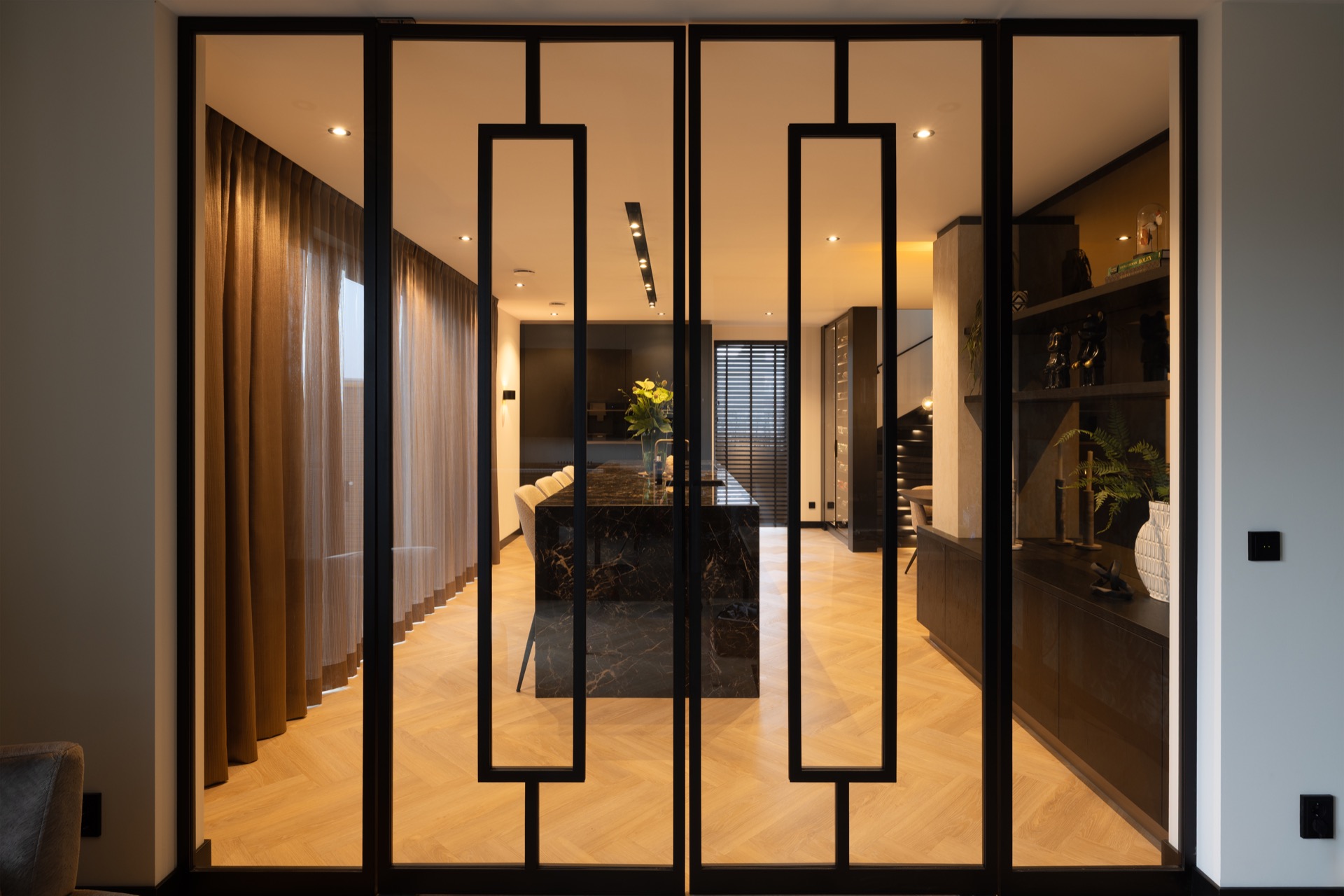 luxe interieur met stalen deuren