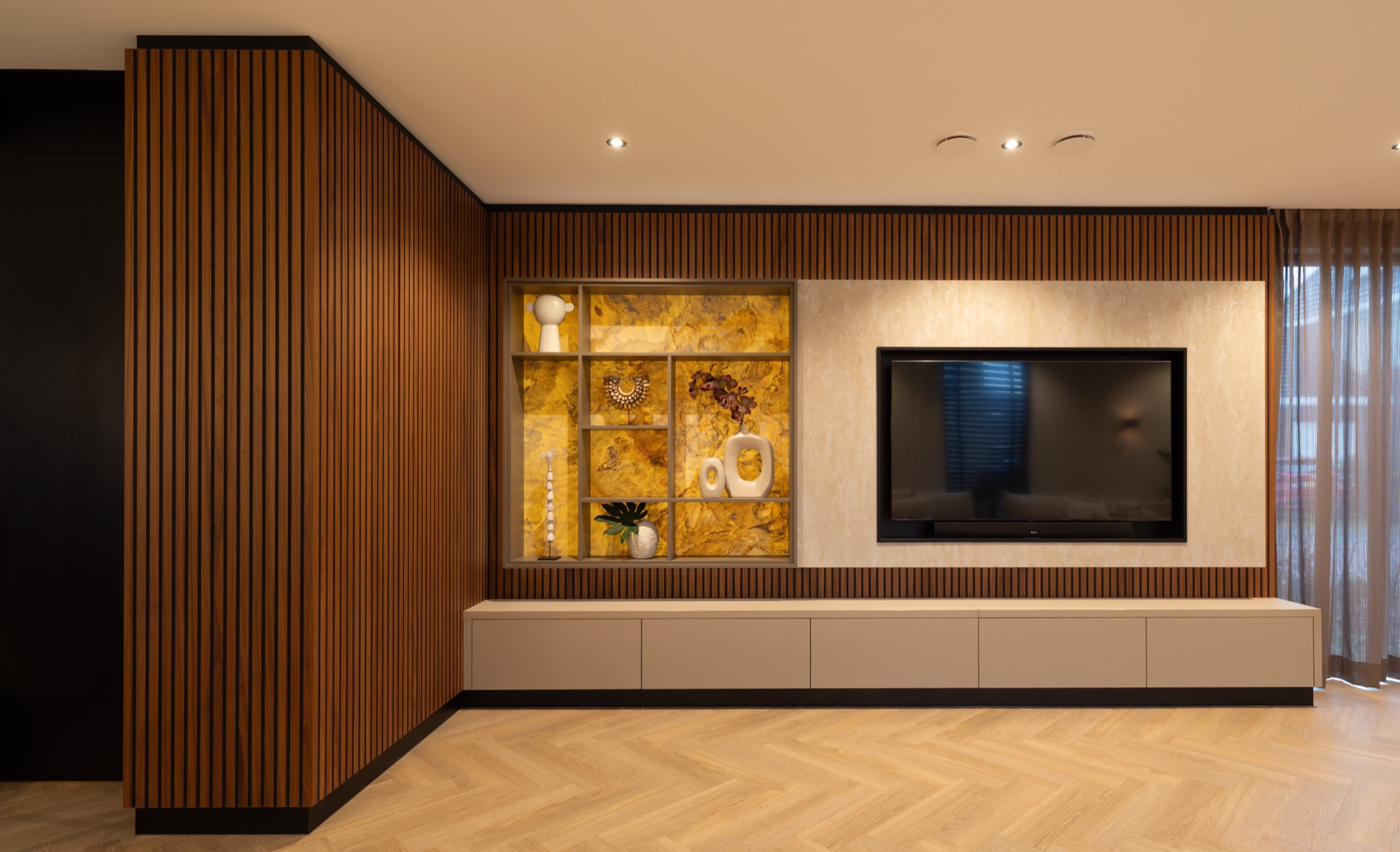 woonkamer met maatwerk interieur