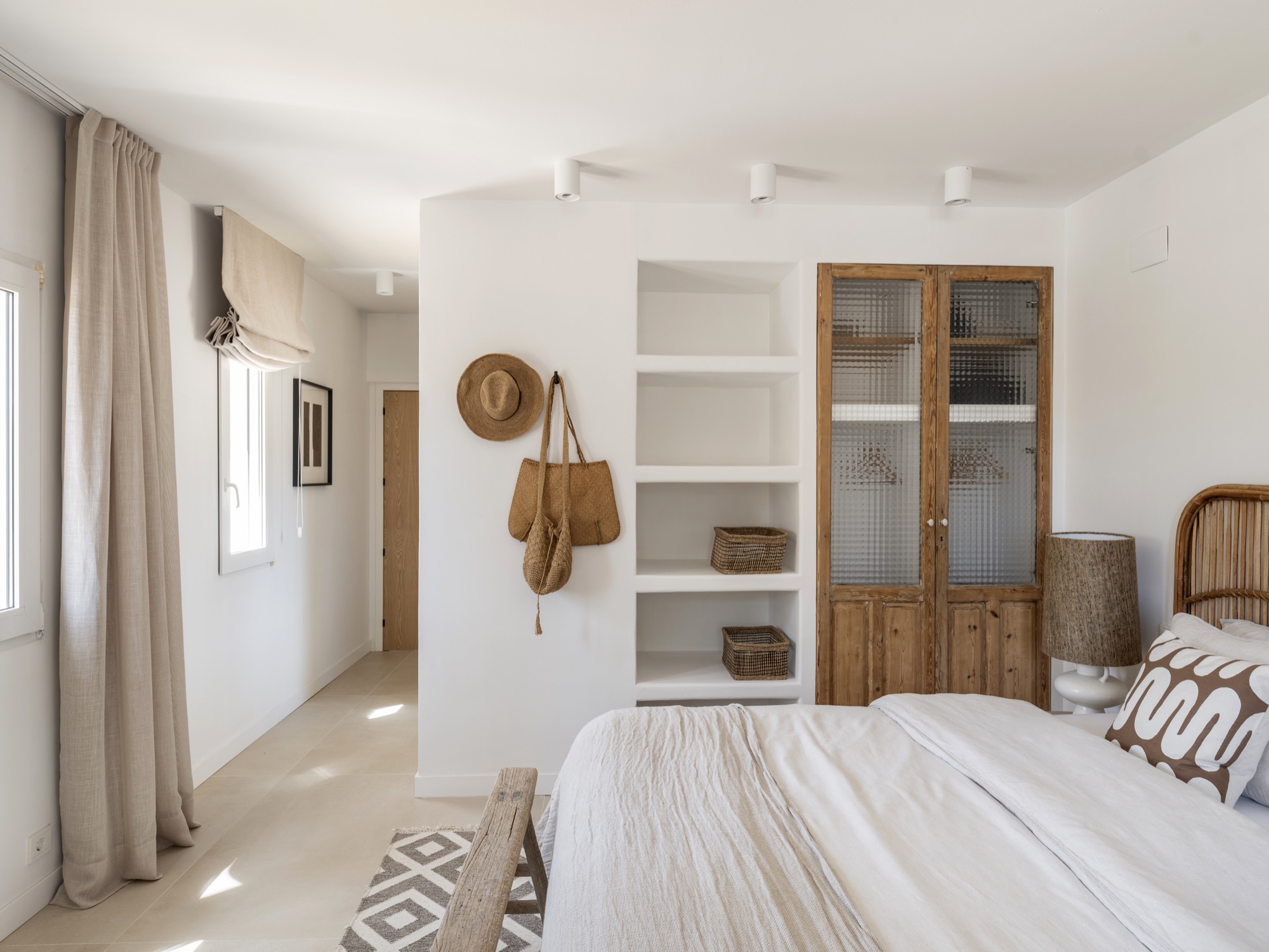 slaapkamer met luxe meubels