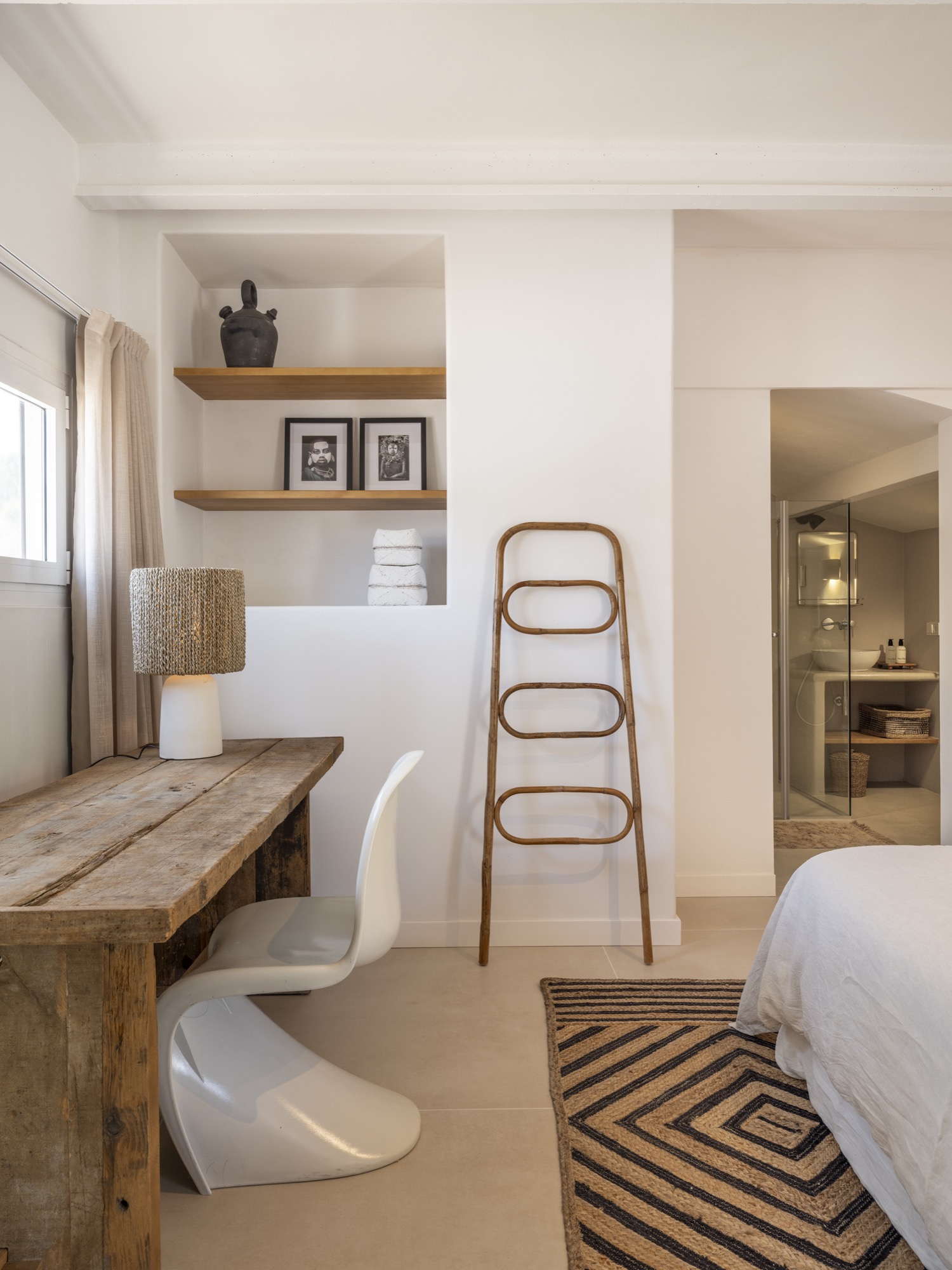 slaapkamer inrichting met luxe meubels