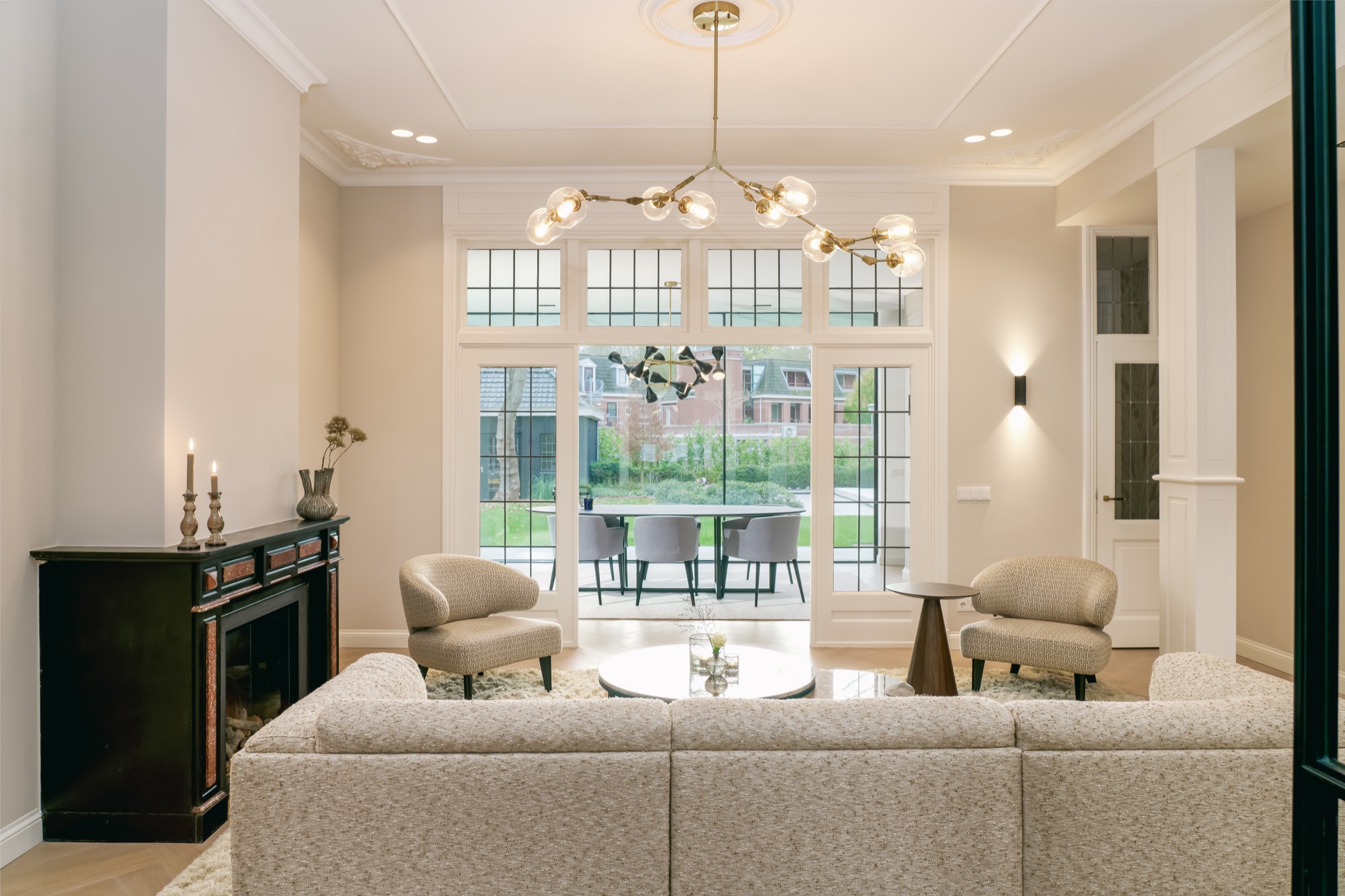 Luxe woonkamer met designmeubelen