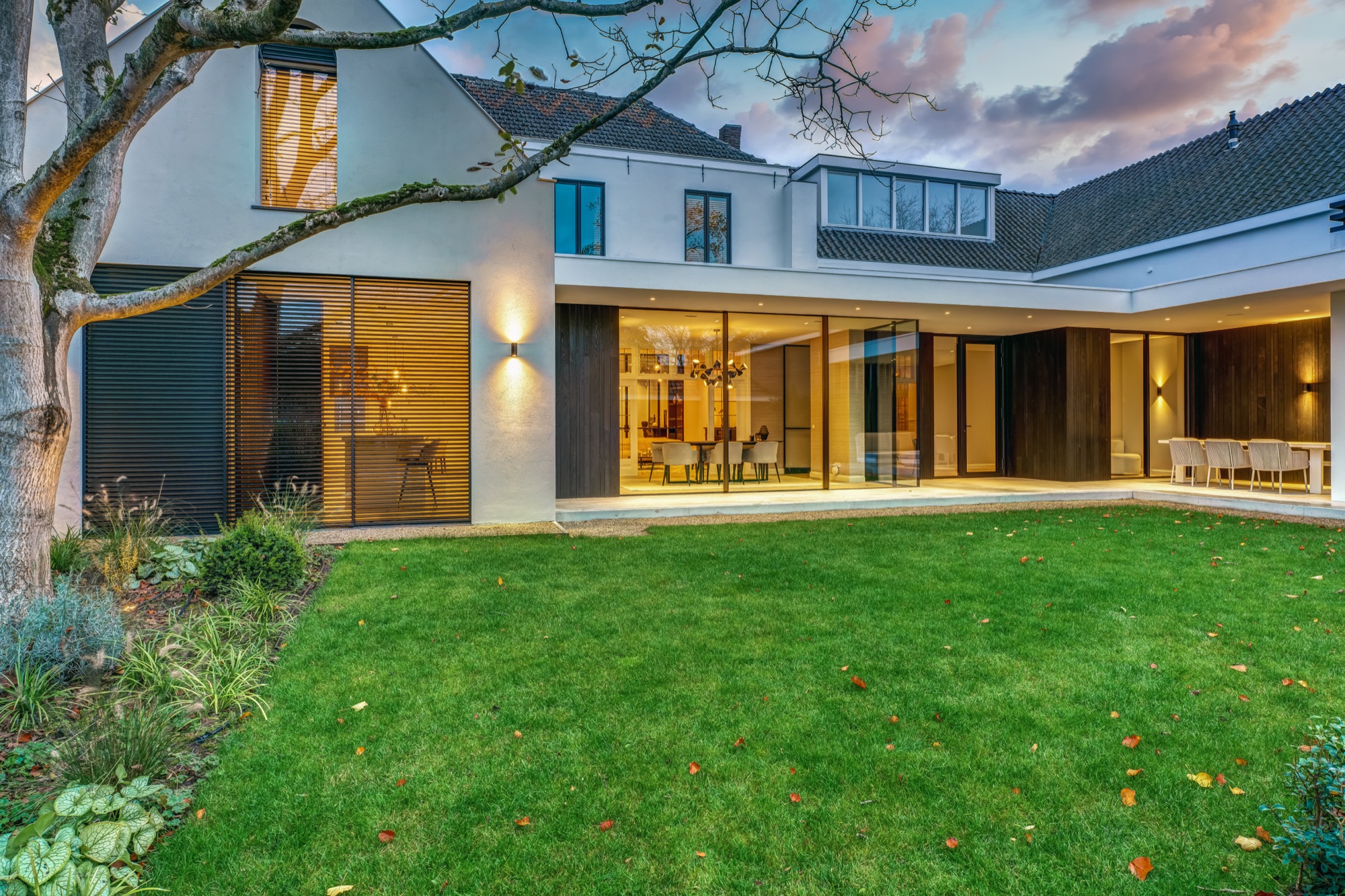 luxe villa met groene tuin