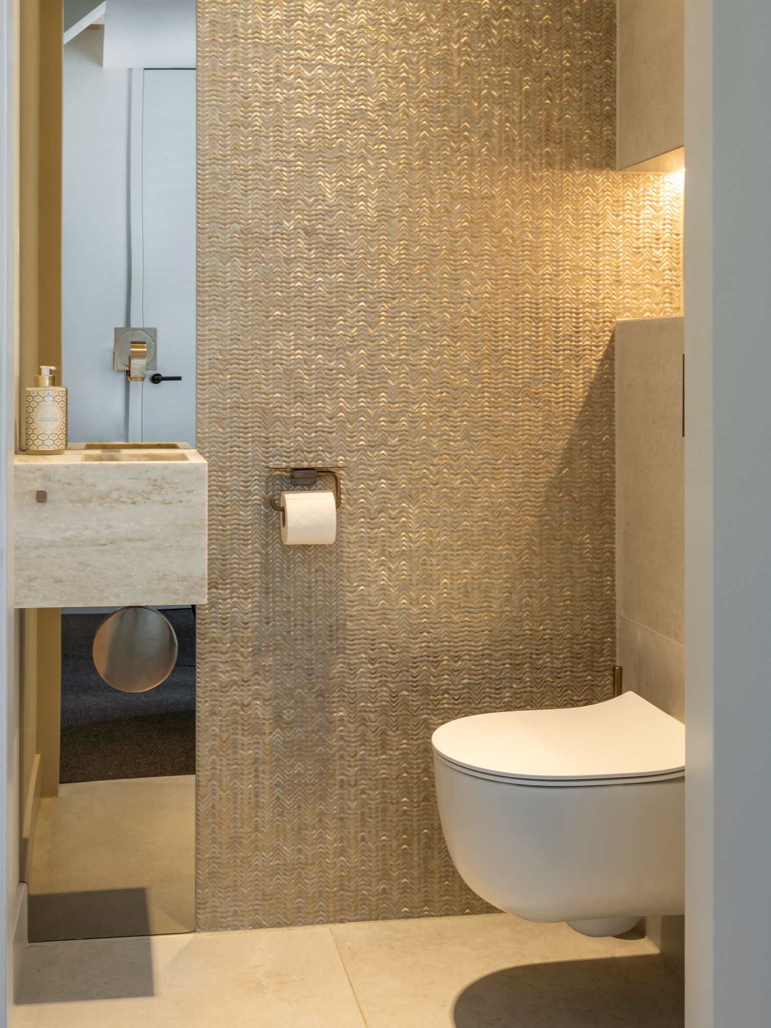 luxe toilet
