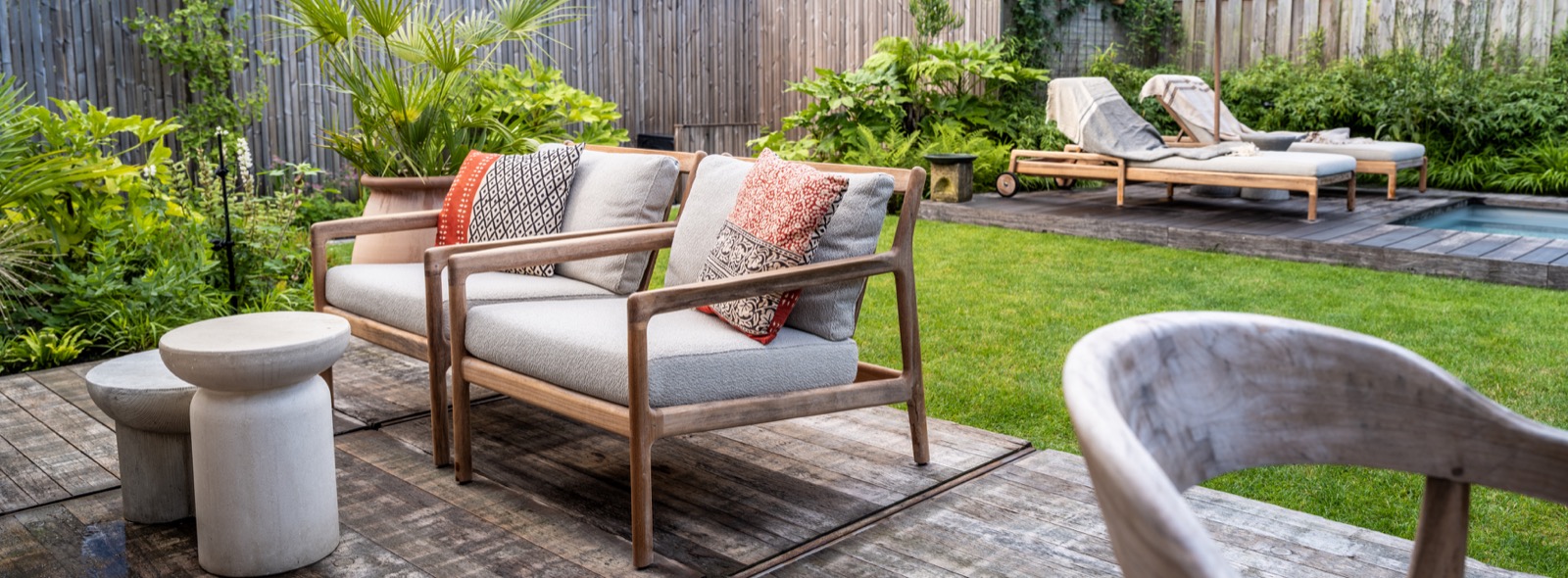 luxe stadstuin met tuinmeubels