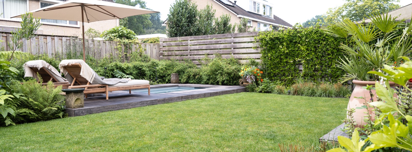 exclusieve tuin met zwembad