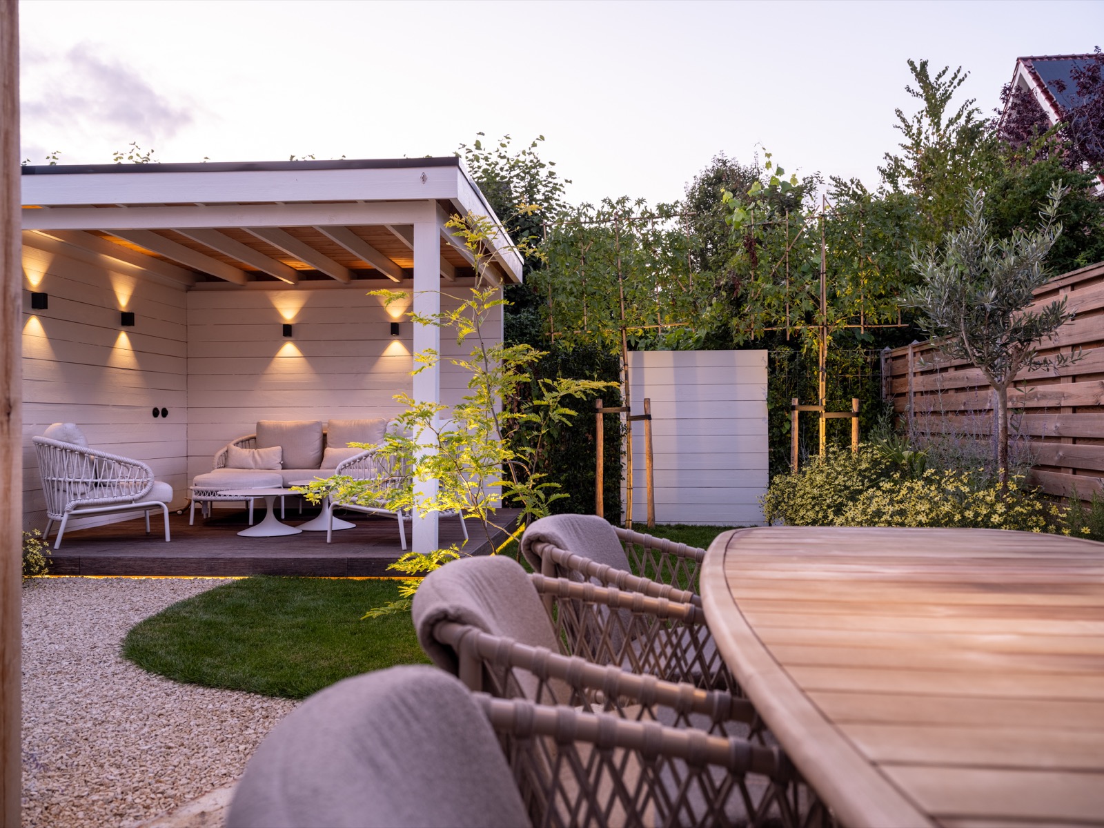 exclusieve tuin met overkapping