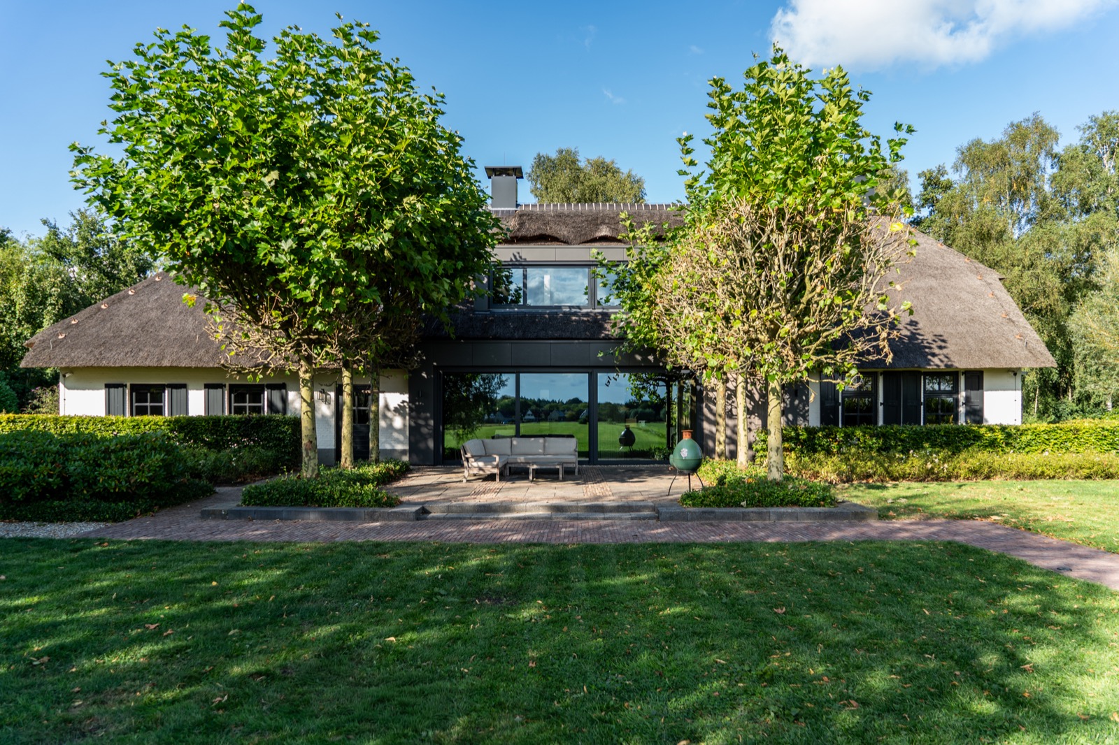 luxe villatuin met b&b in tuin