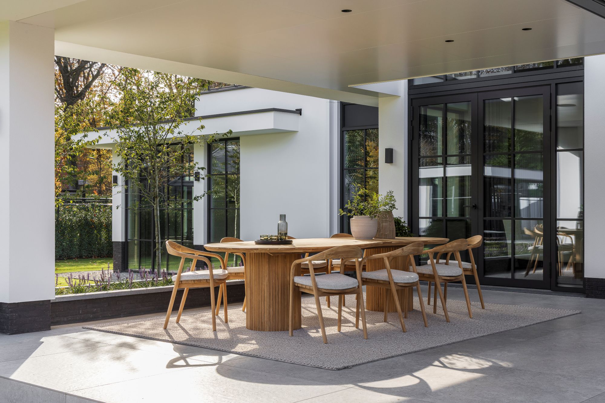 luxe buiten eettafel