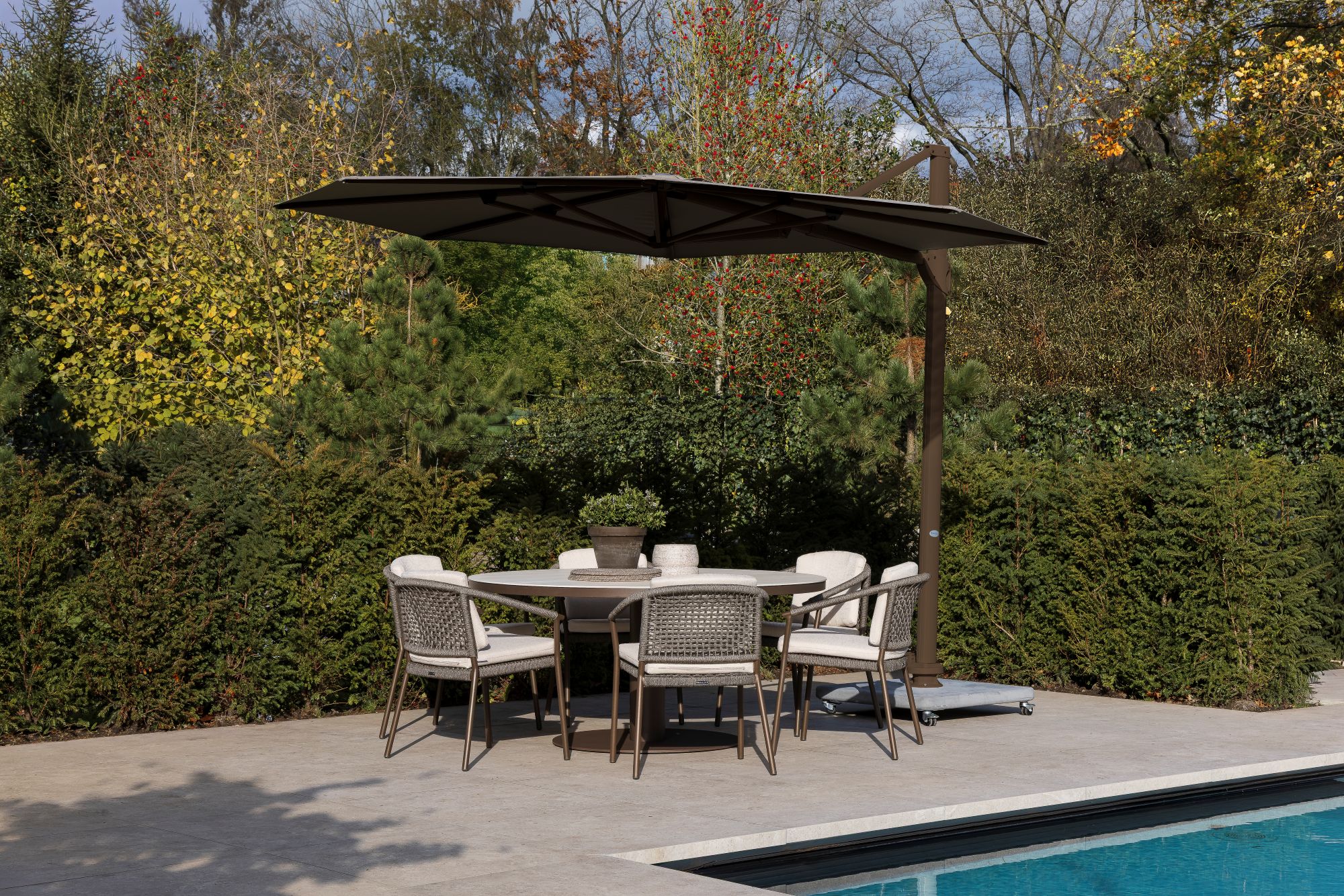 eettafel met parasol