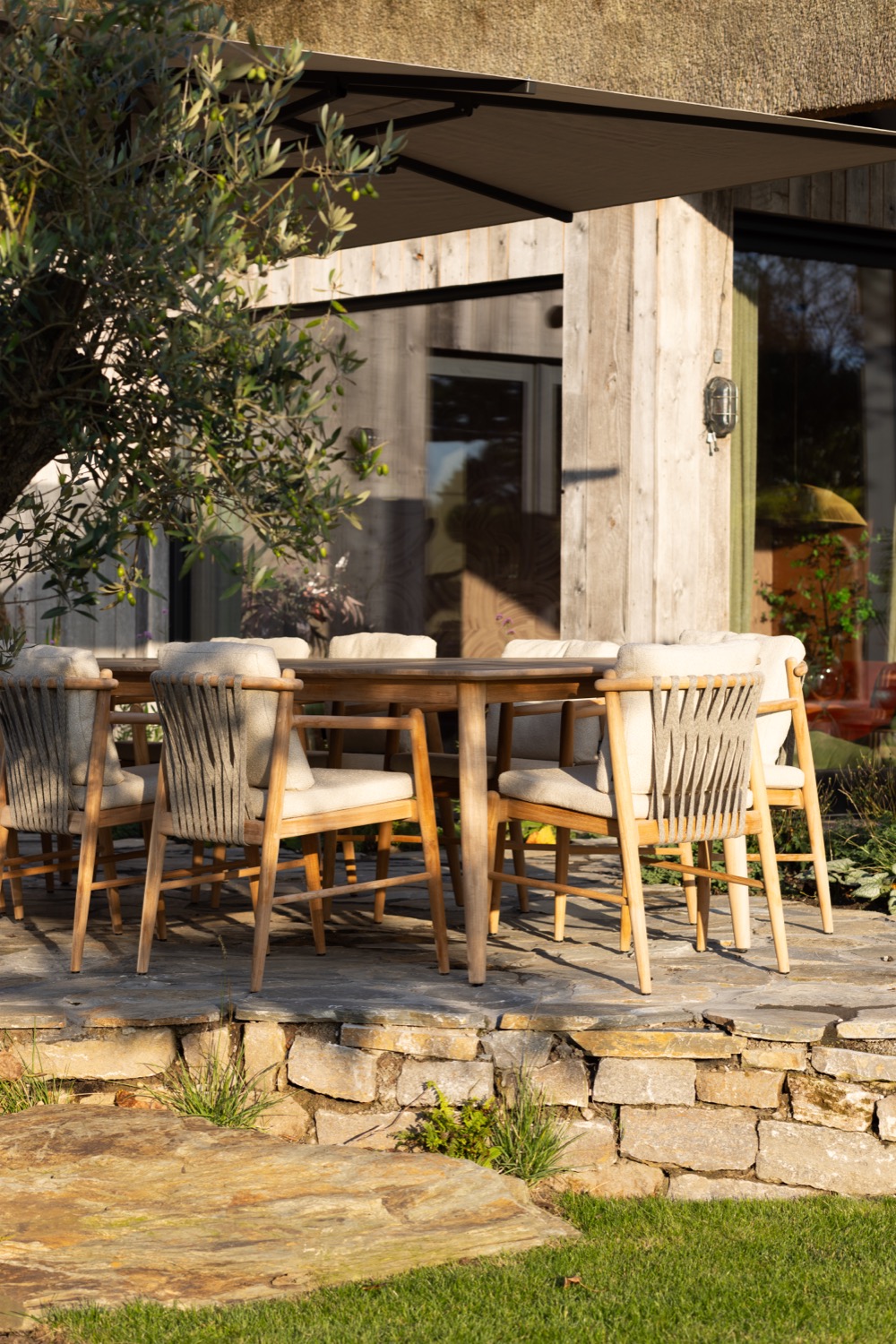 terras met tuinmeubels