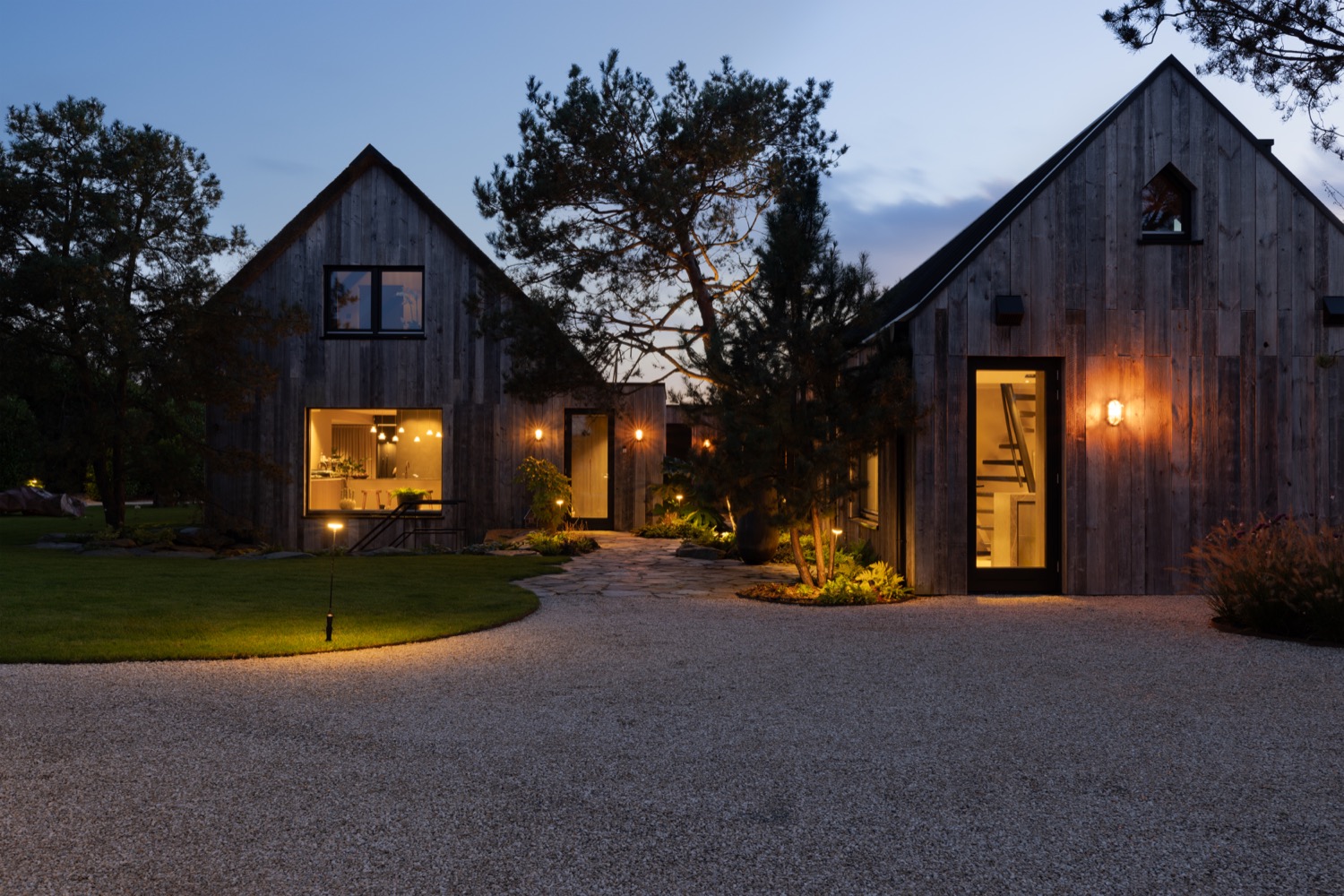 villa met tuinverlichting