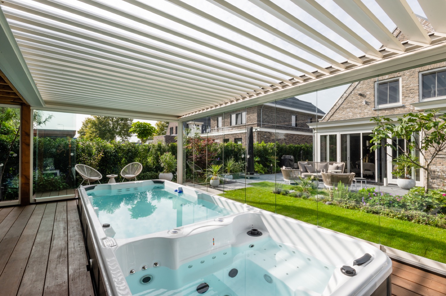 jacuzzi in tuinkamer